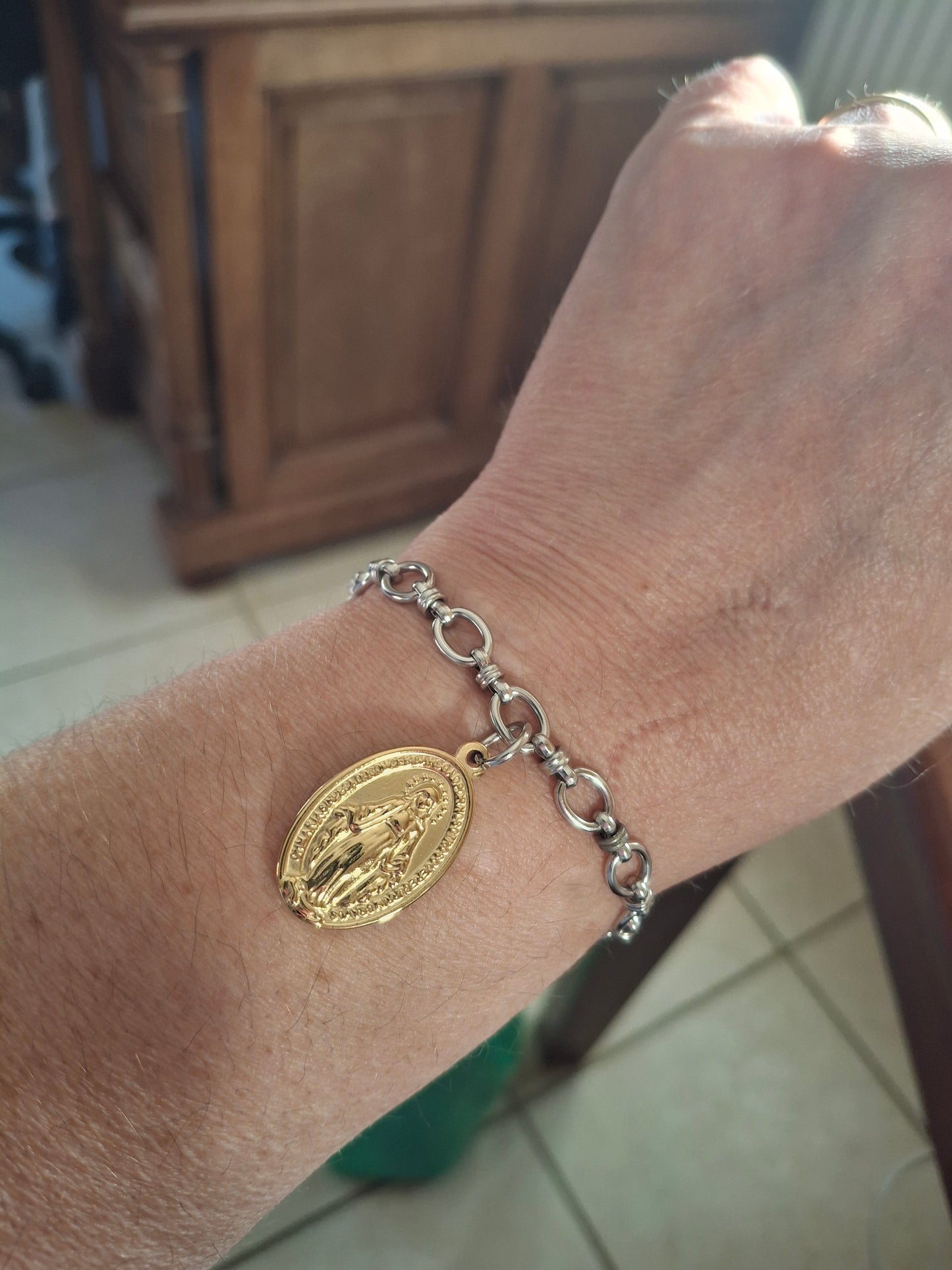 Bracelet très belle chaîne maille gourmette acier inoxydable stainless steel 316 ,pendentif madone stainless steel 316