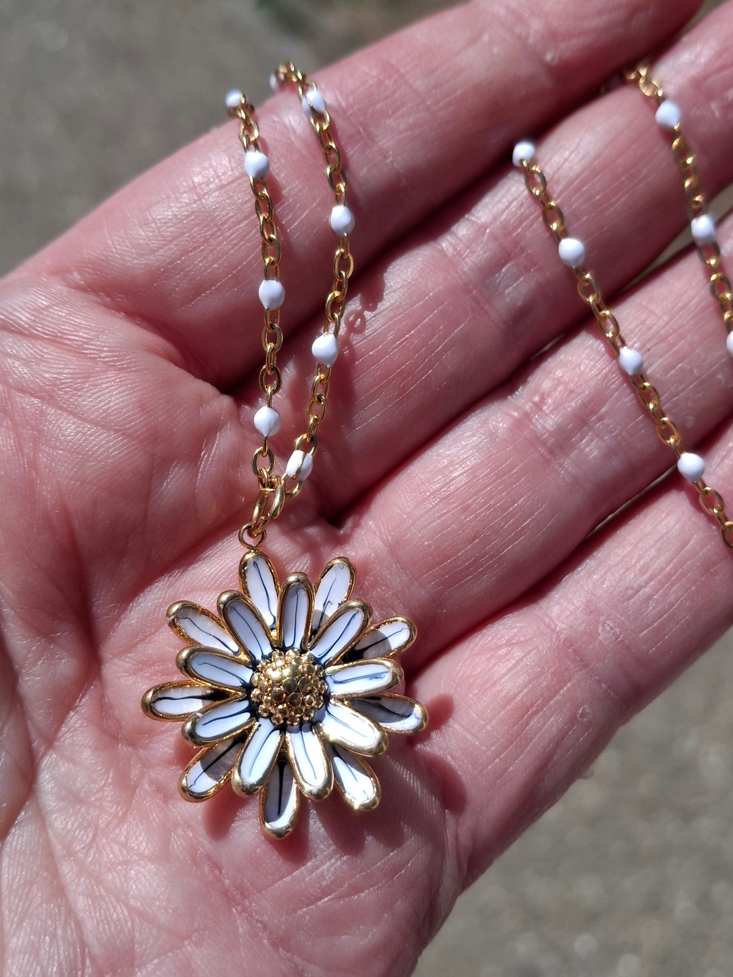 Collier chaîne dorée acier inoxydable stainless steel et fleur stainless steel 316 polie