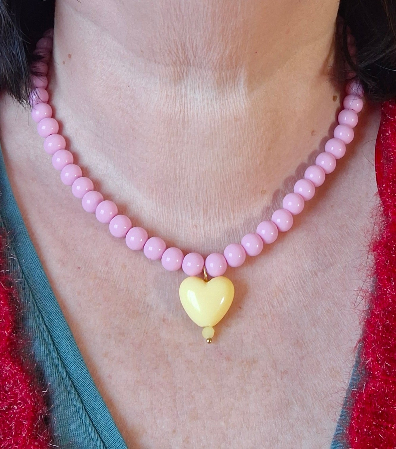 Collier perles acrylique coloré coeur handmade