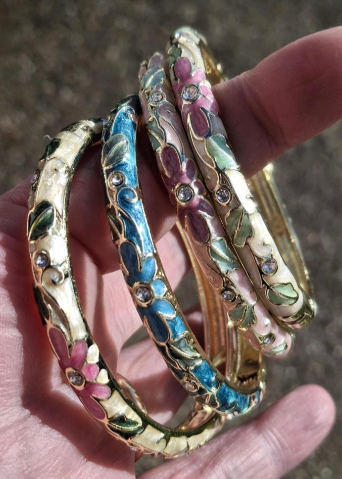 Rigid cloisonné bangle with colored enamel and gold plating
