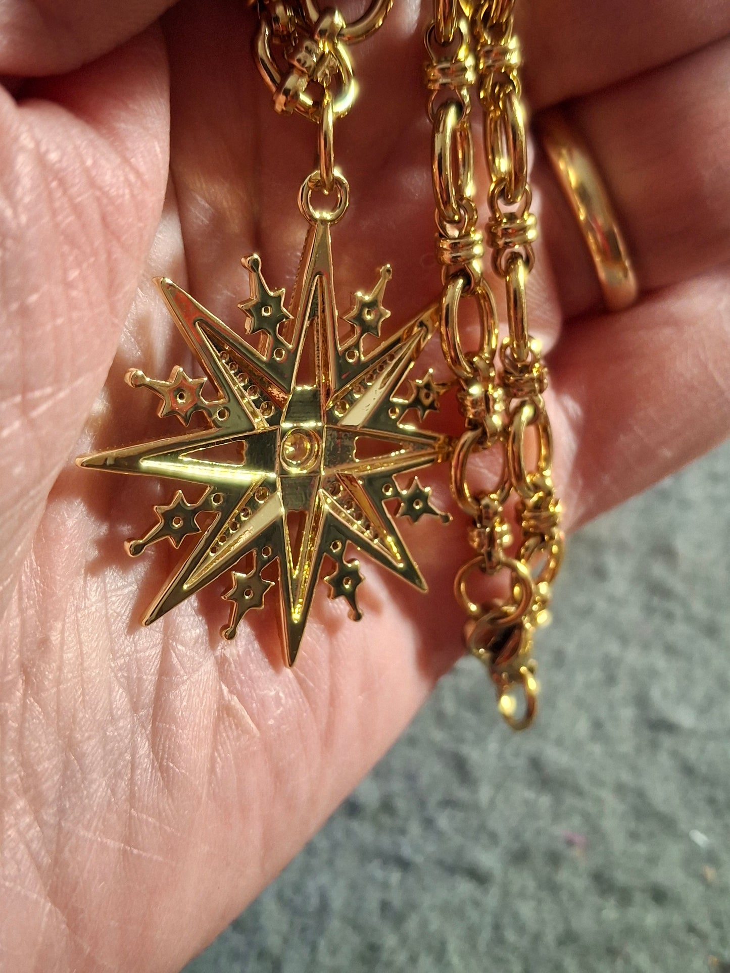 Collier chaîne maille gourmette stainless steel 316 grand pendentif soleil ou étoile plaqué or 18K serti zirconium AAA