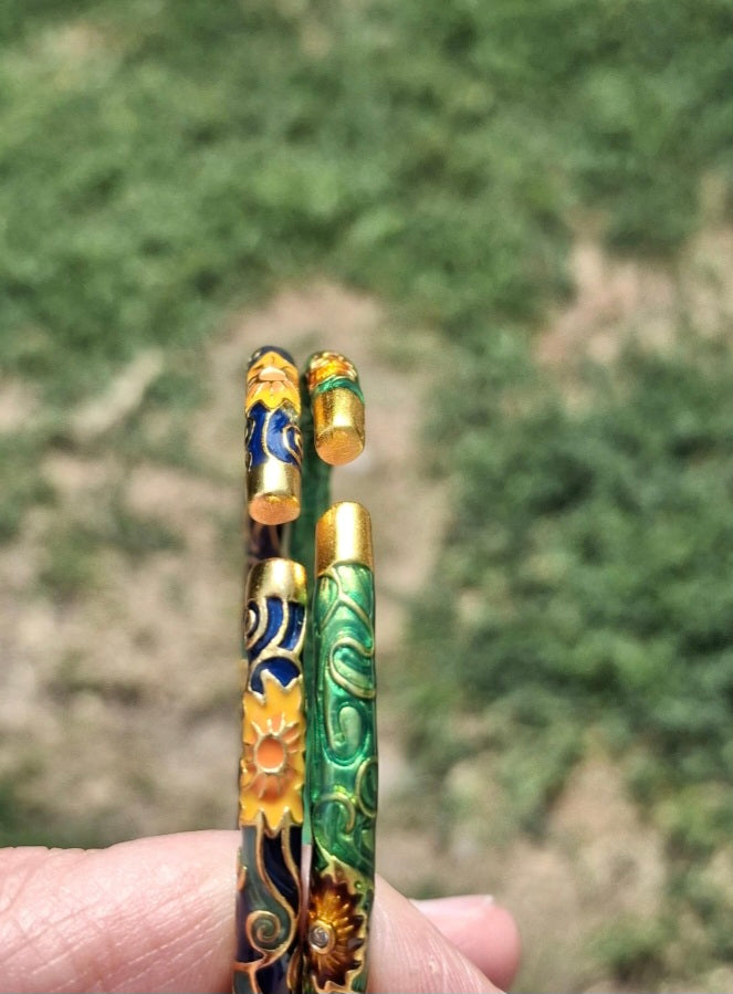 Pretty open cloisonné enamel rush with filigree flowers