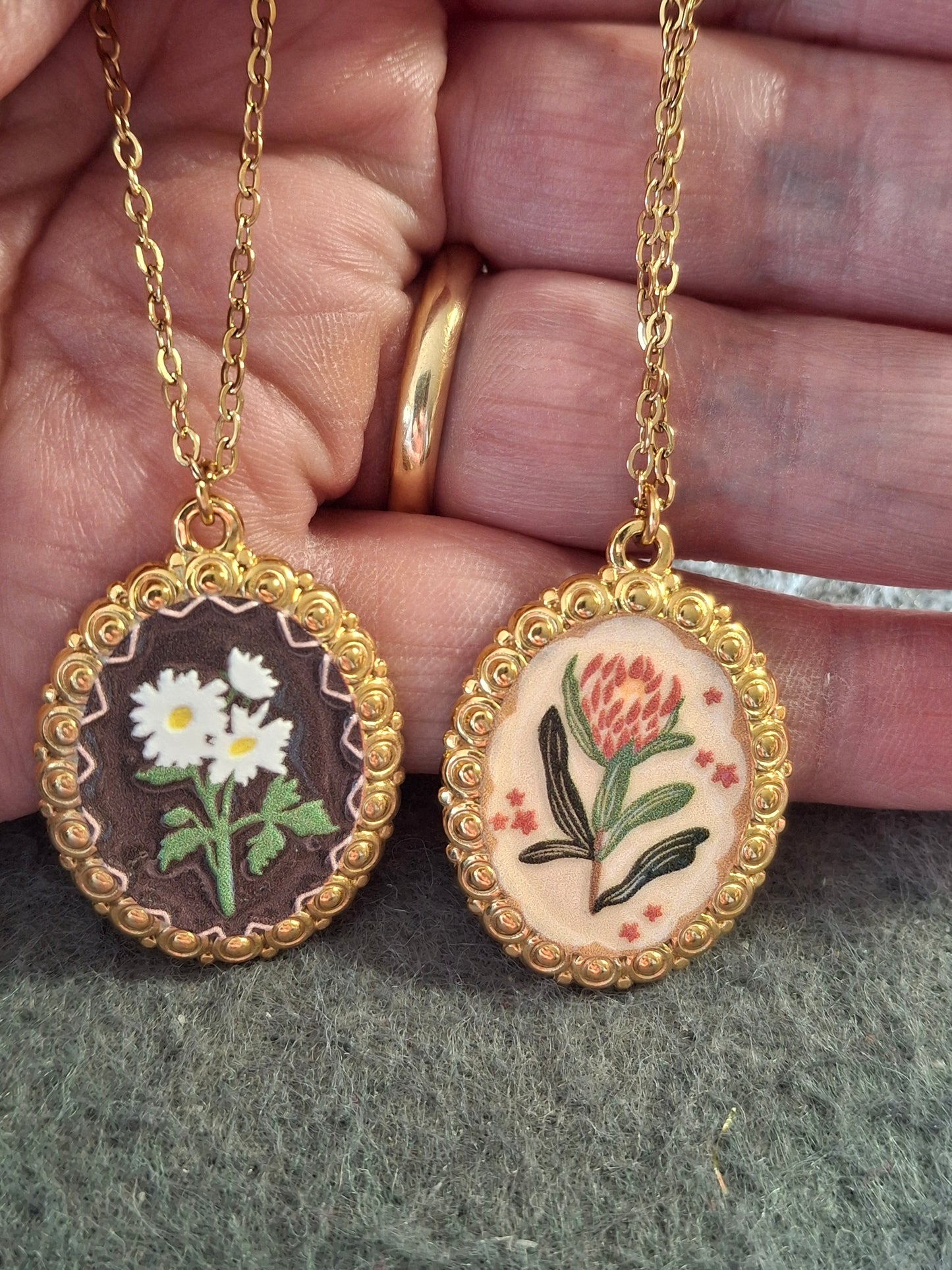 Collier chaîne dorée acier inoxydable stainless steel 316 grand pendentif rétro stainless steel 316