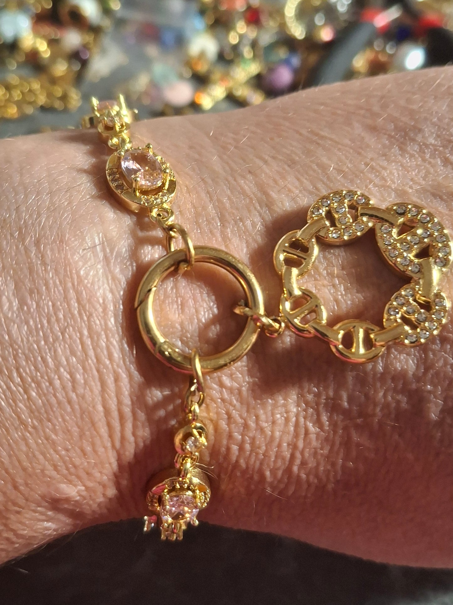 Armband Kette Edelstahl mit Kristall- und Zirkonia-Besatz Karabinerverschluss und polierter Edelstahl-Ankerkettenanhänger mit Zirkonia-Besatz handgefertigt