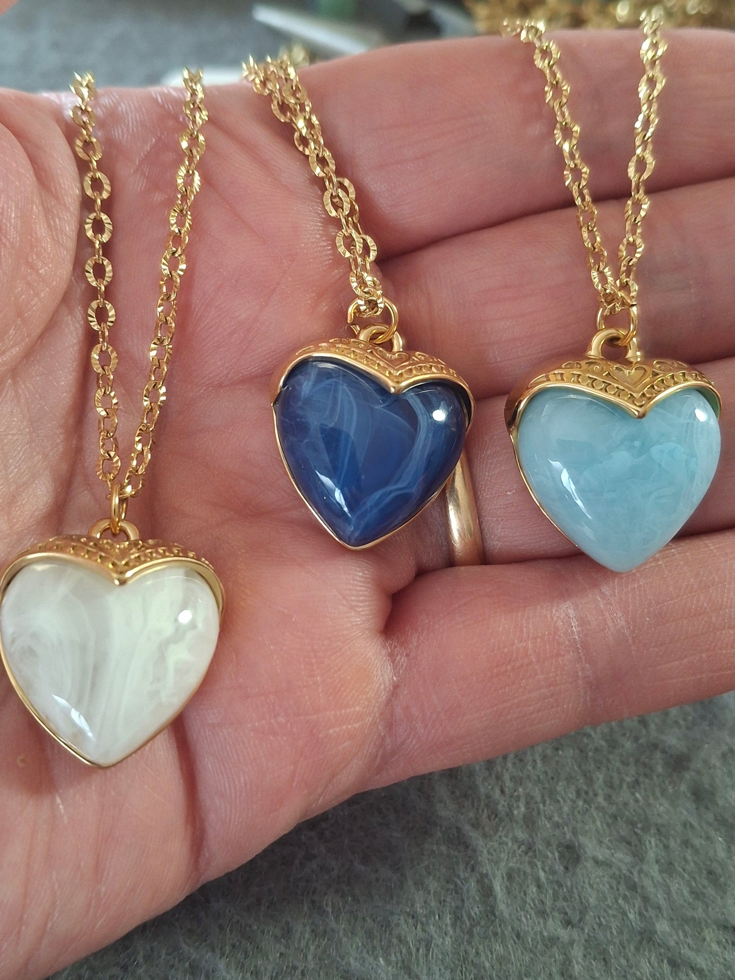 Collier chaîne striée stainless steel 316 coeur stainless steel 316 et résine