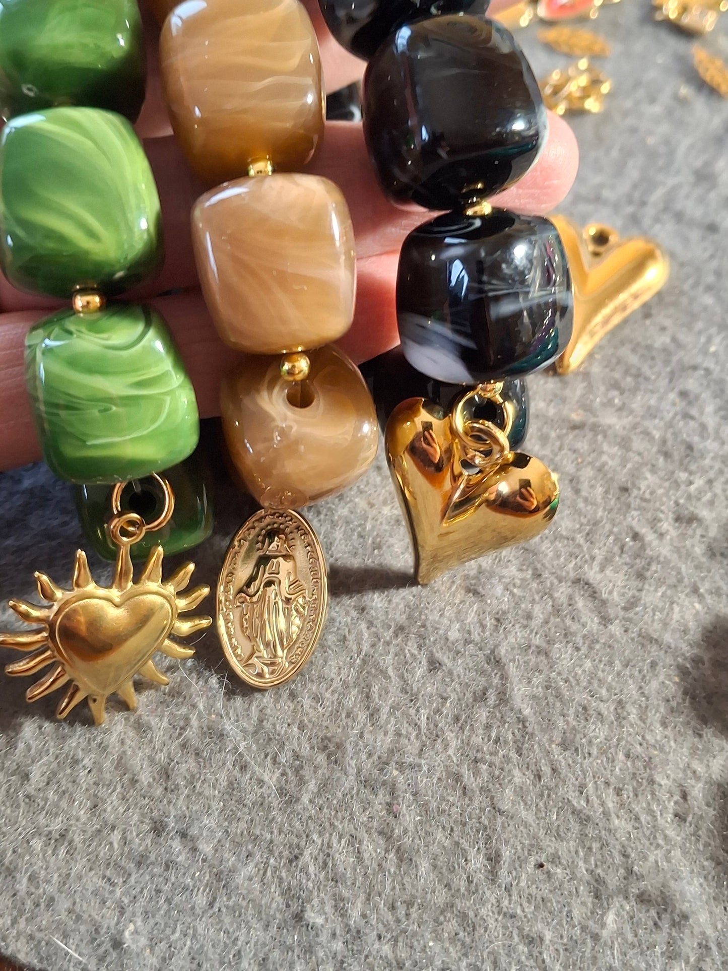 Bracelet perles en acrylique coloré élastique