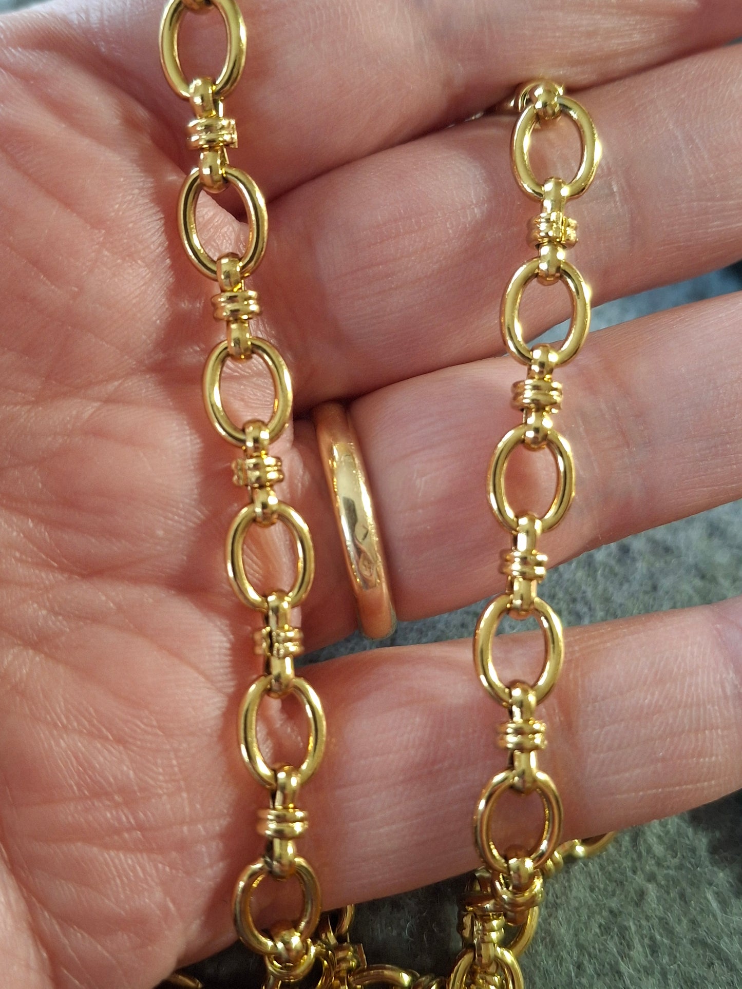 Bracelet chaîne maille gourmette acier inoxydable stainless steel 316 et grande médaille madone stainless steel et perles en cristal à facettes