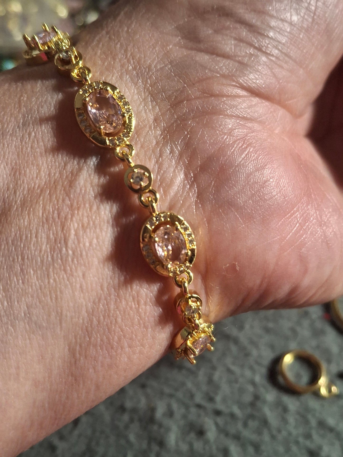 Armband Kette Edelstahl mit Kristall- und Zirkonia-Besatz Karabinerverschluss und polierter Edelstahl-Ankerkettenanhänger mit Zirkonia-Besatz handgefertigt