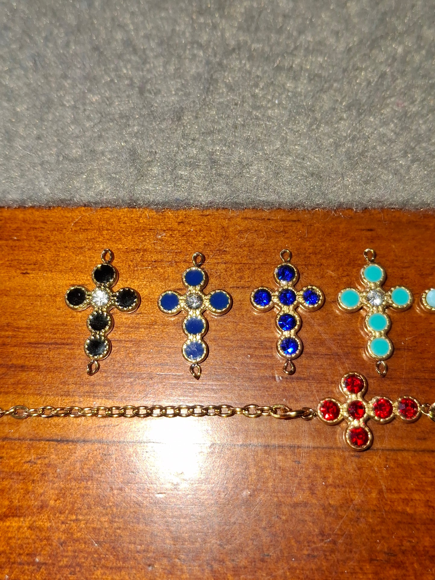 Bracelet chaîne acier inoxydable stainless steel 316 et croix stainless steel 316 plaqué or sur mesure