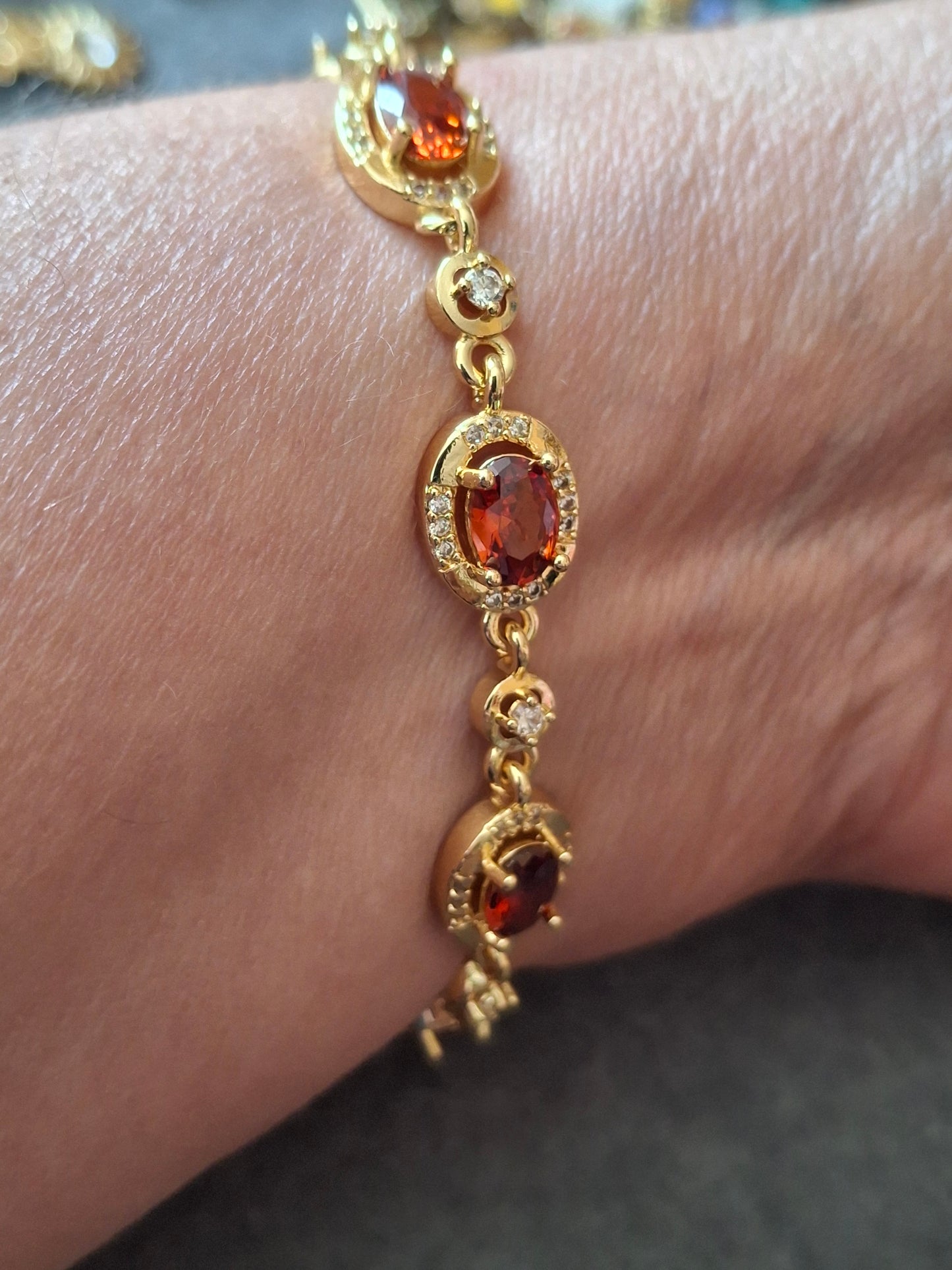 Bracelet maille gourmette stainless steel serti cristal rouge/ orange, grand cœur et clef stainless steel 316 fermoir toggle handmade