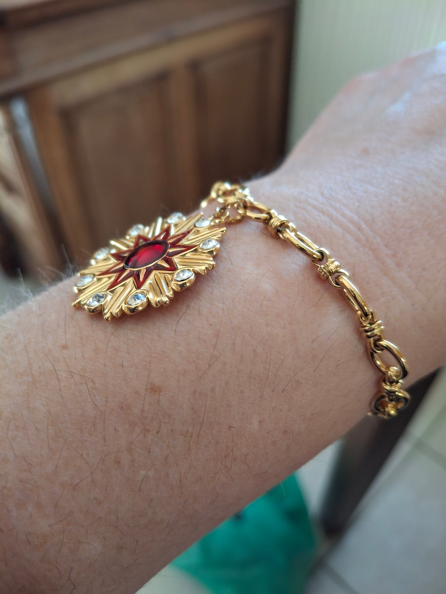 Bracelet chaîne acier inoxydable stainless steel 316 pendentif stainless steel 316 email rouge serti zirconium, sur mesure