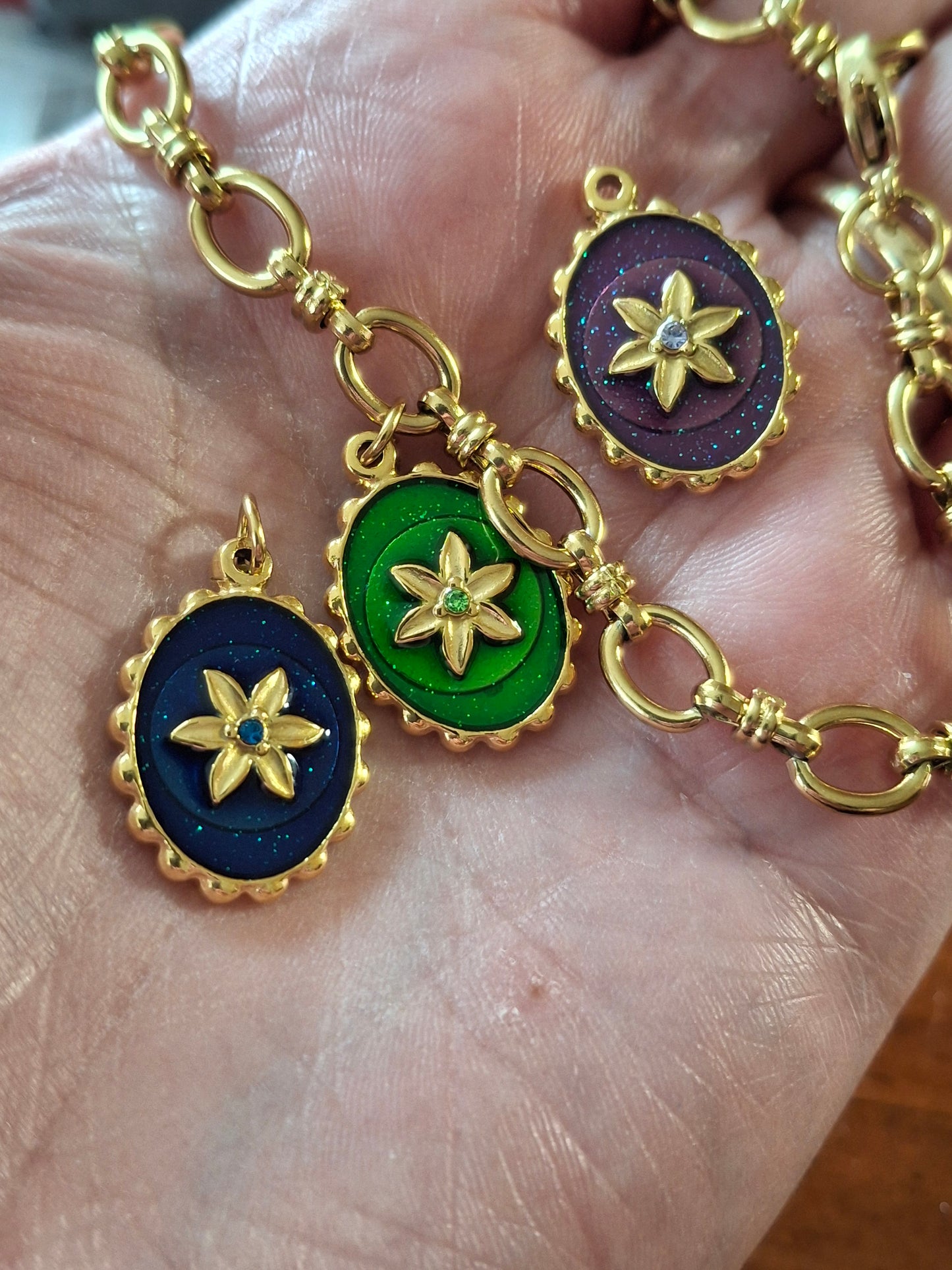 Bracelet chaîne acier inoxydable stainless steel 316 et pendentif email coloré stainless steel 316 sur mesure