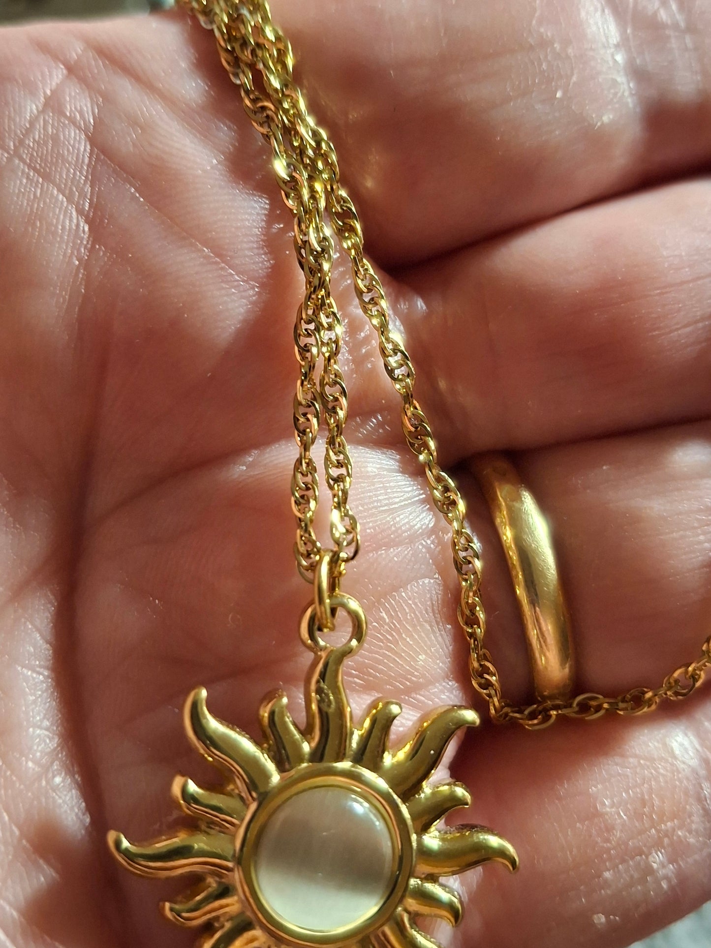 Kette mit gedrehter Kette aus Edelstahl 316, Sonnen- oder ovaler Anhänger aus Edelstahl 316 und Mondstein