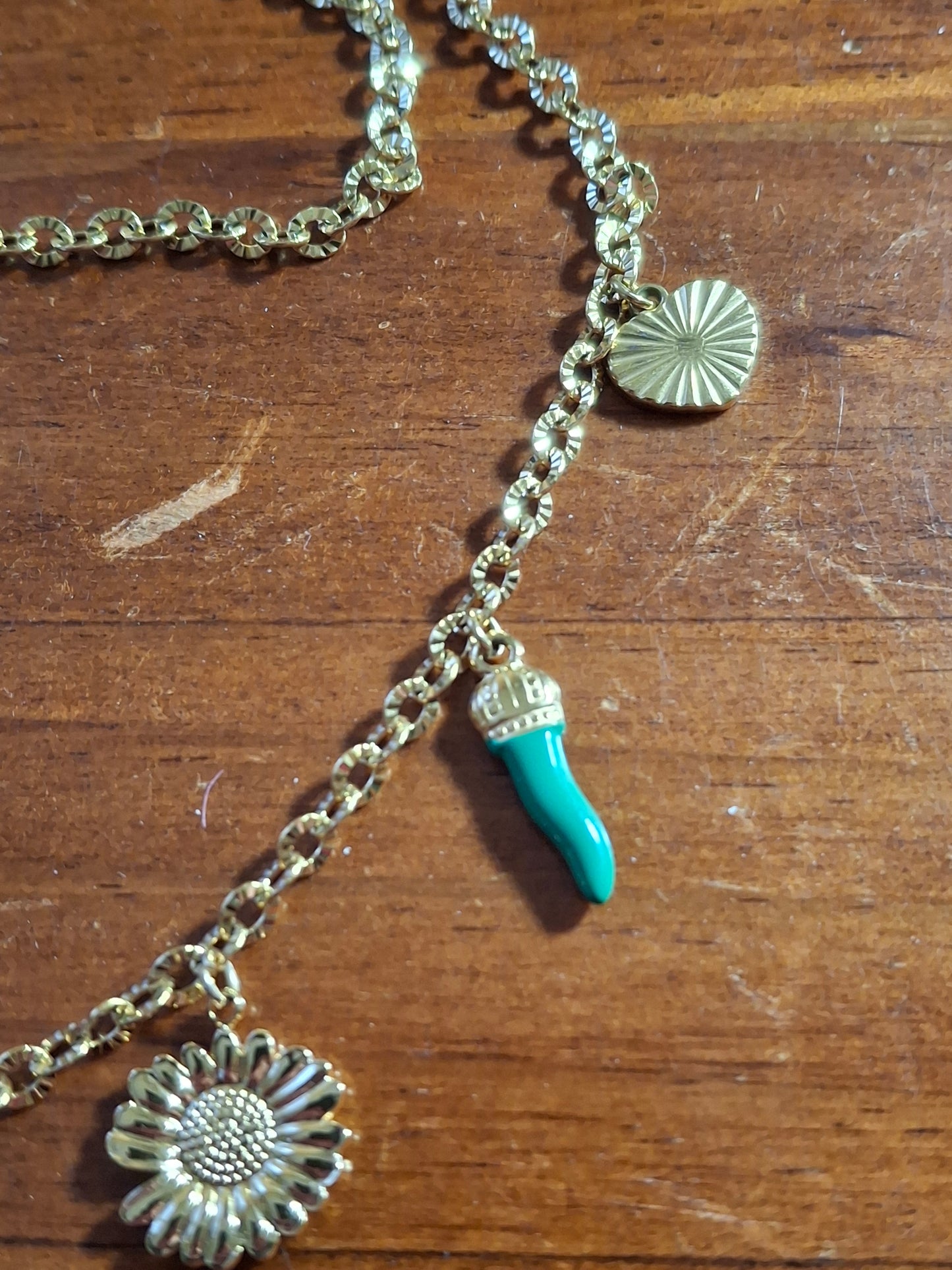 Collier chaîne dorée acier inoxydable stainless steel 316 et breloques handmade sur mesure