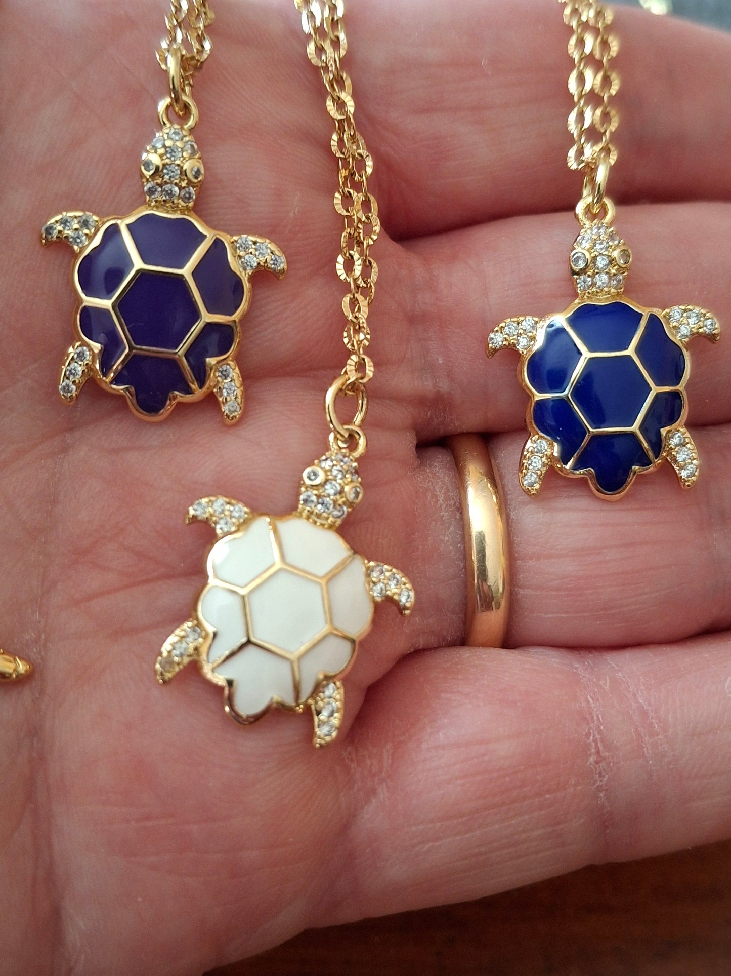 Collier chaîne dorée acier inoxydable Pendentif tortue cuivre plaqué or 18K serti zirconium