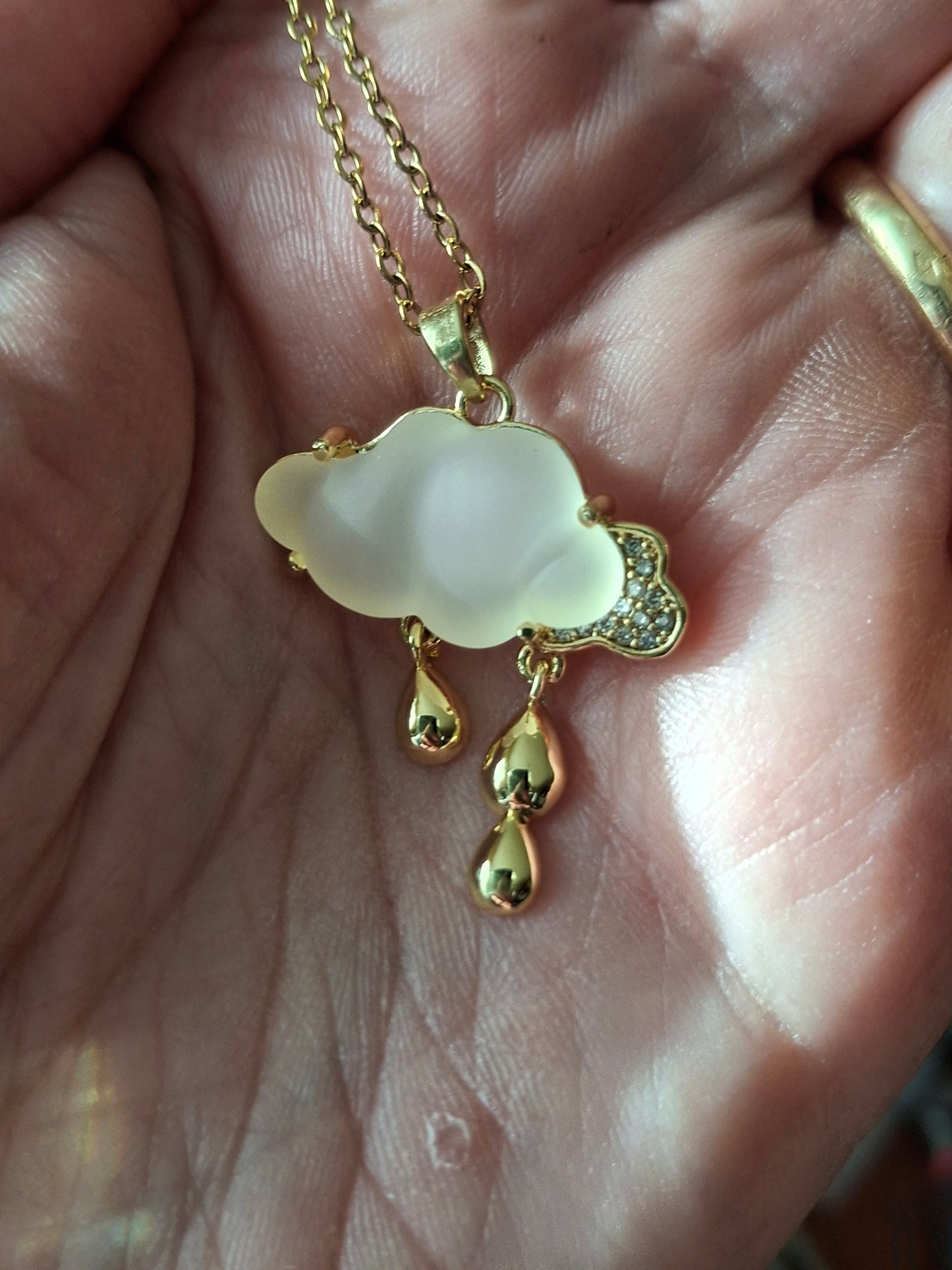 Collier chaîne dorée acier inoxydable stainless steel 316 nuage en résine serti zirconium acier inoxydable stainless steel 316 réglable