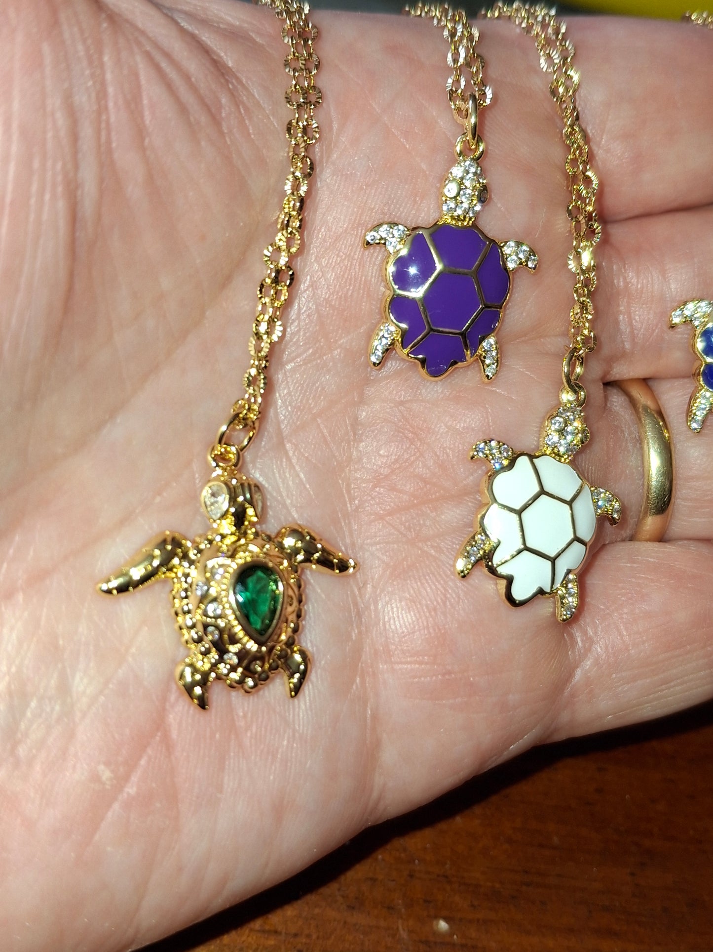 Collier chaîne dorée acier inoxydable Pendentif tortue cuivre plaqué or 18K serti zirconium