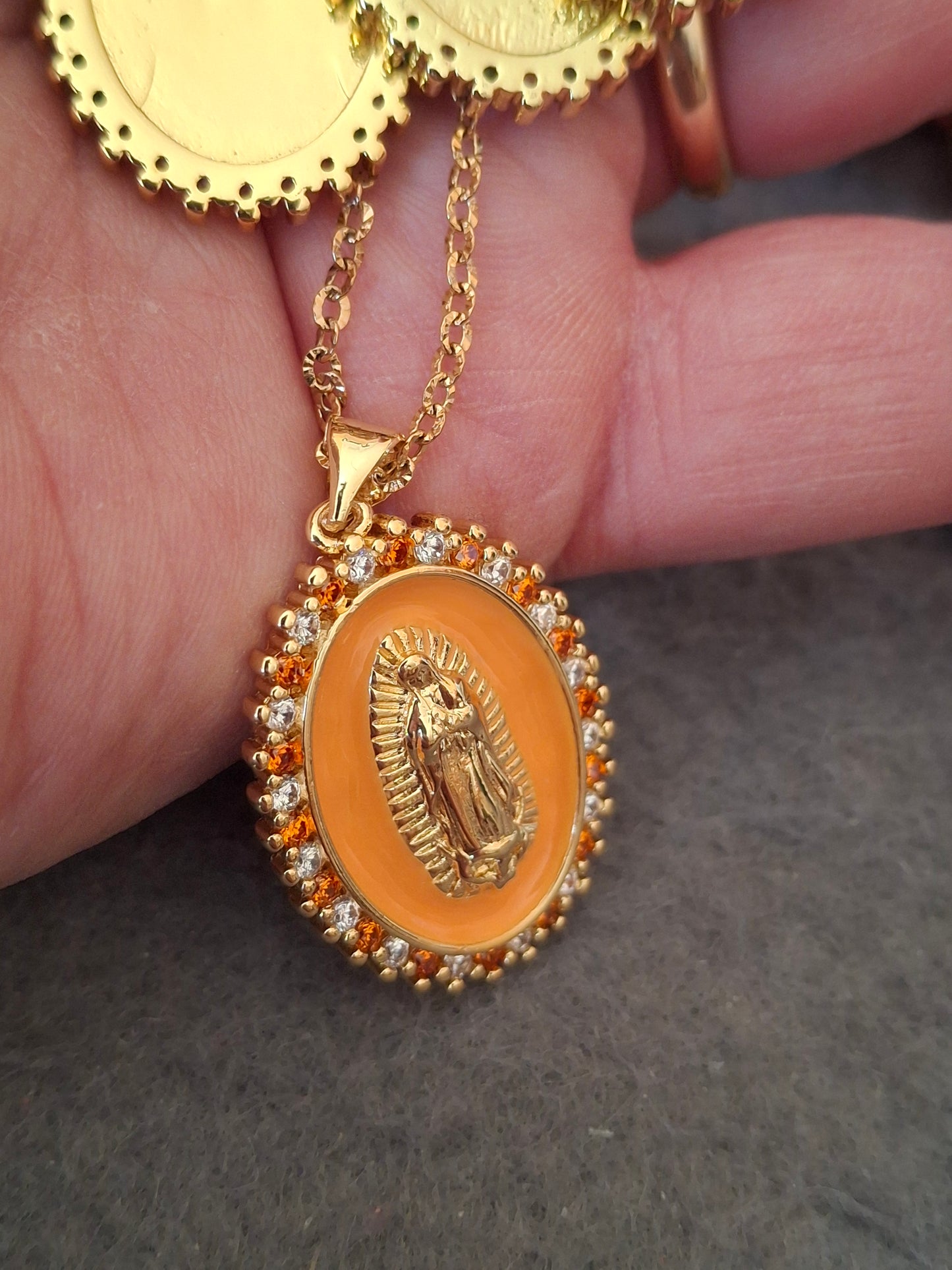 Halskette, goldene Kette aus Edelstahl 316, große Madonnen-Medaille 18K vergoldet mit AAA-Zirkonia besetzt