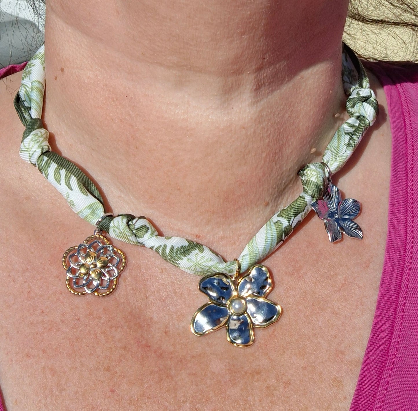 Collier foulard et pendentif fleurs acier inoxydable stainless steel 316 polis de qualité supérieure handmade