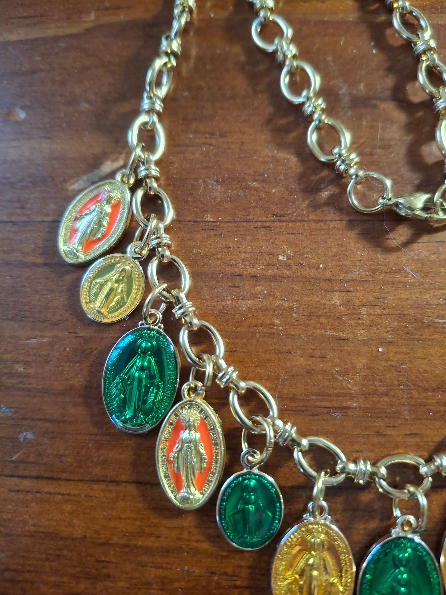 Collier chaîne maille gourmette stainless steel 316 et breloques madone handmade réglable