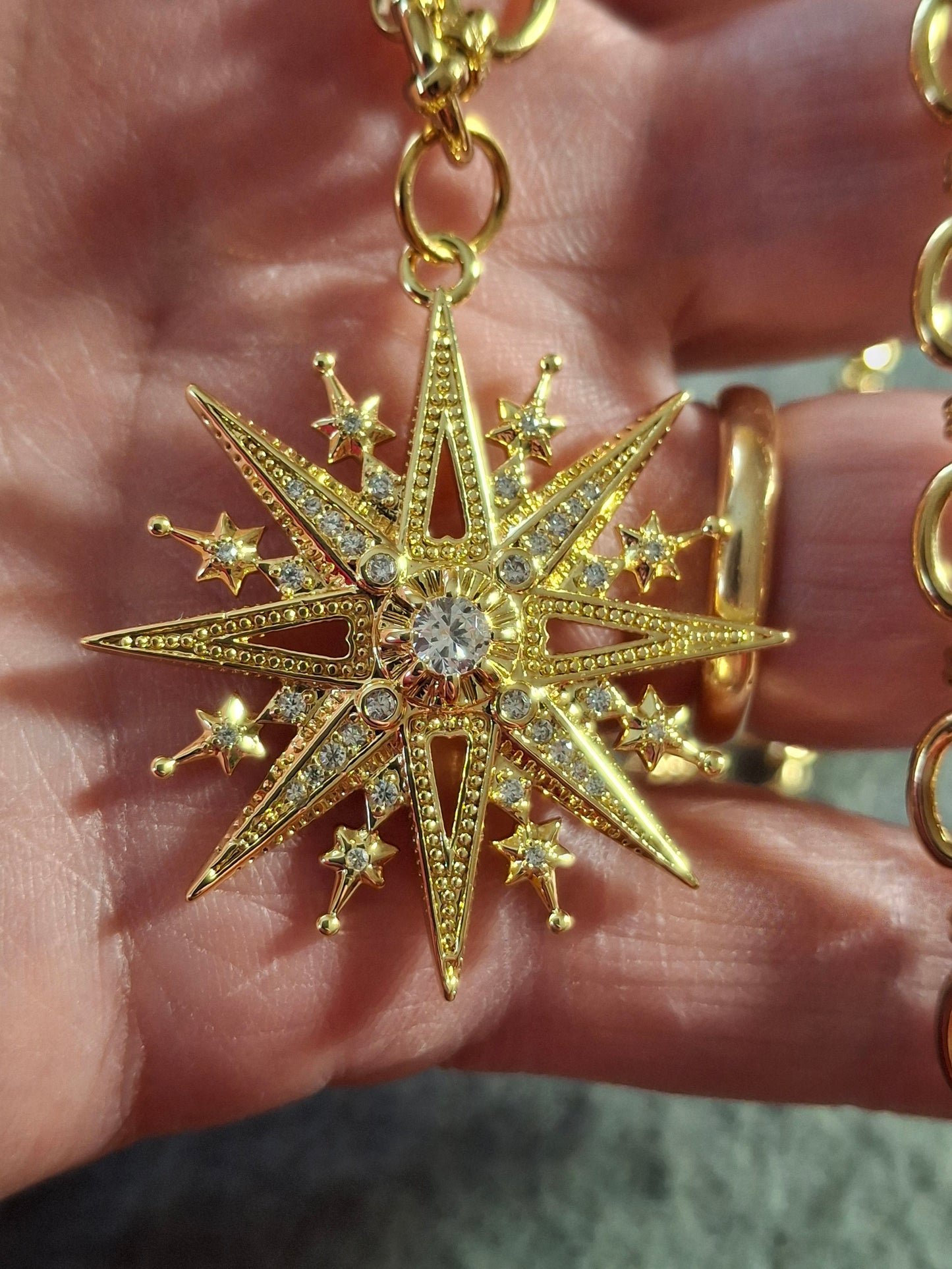 Collier chaîne maille gourmette stainless steel 316 grand pendentif soleil ou étoile plaqué or 18K serti zirconium AAA