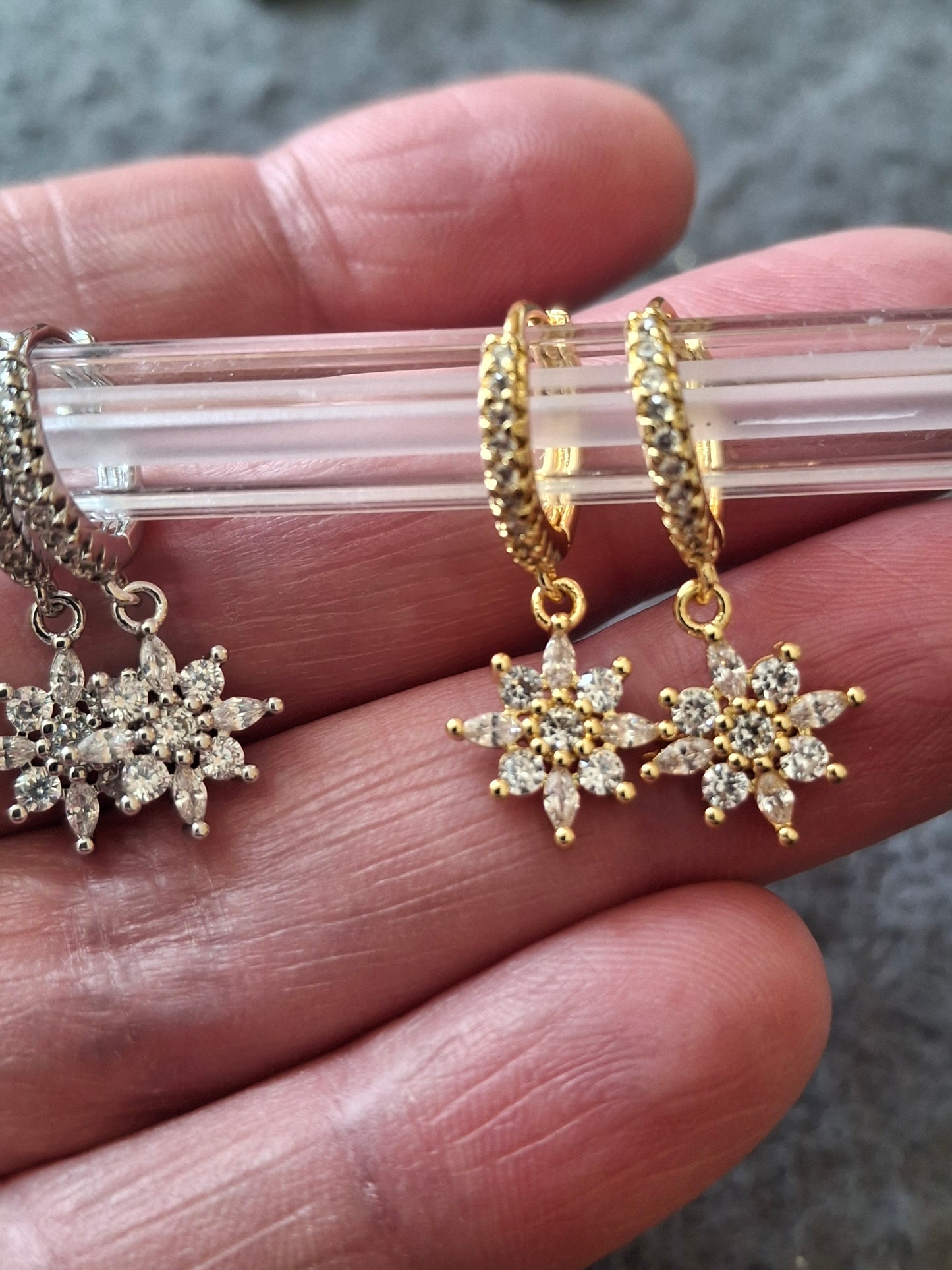 Stainless steel 316 single earrings with zirconium stones