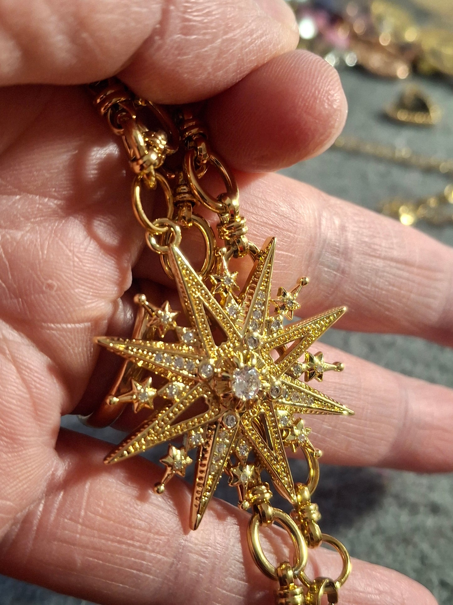 Collier chaîne maille gourmette stainless steel 316 grand pendentif soleil ou étoile plaqué or 18K serti zirconium AAA