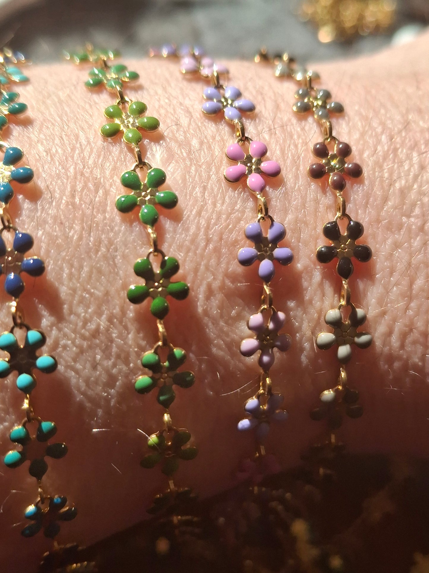 Kettenarmband, Gliederung Blume, aus Edelstahl und farbiger Emaille, nur auf Maß