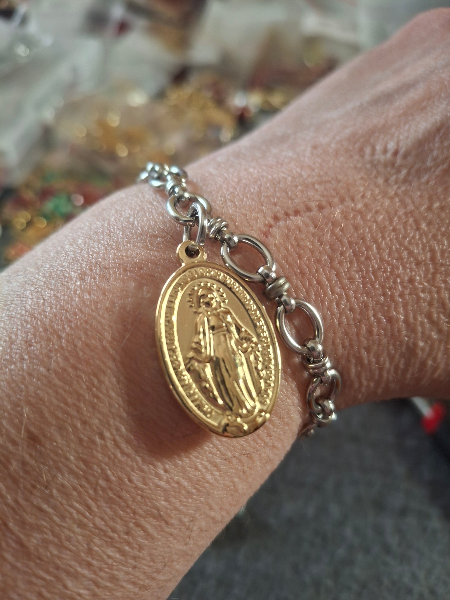 Bracelet très belle chaîne maille gourmette acier inoxydable stainless steel 316 ,pendentif madone stainless steel 316