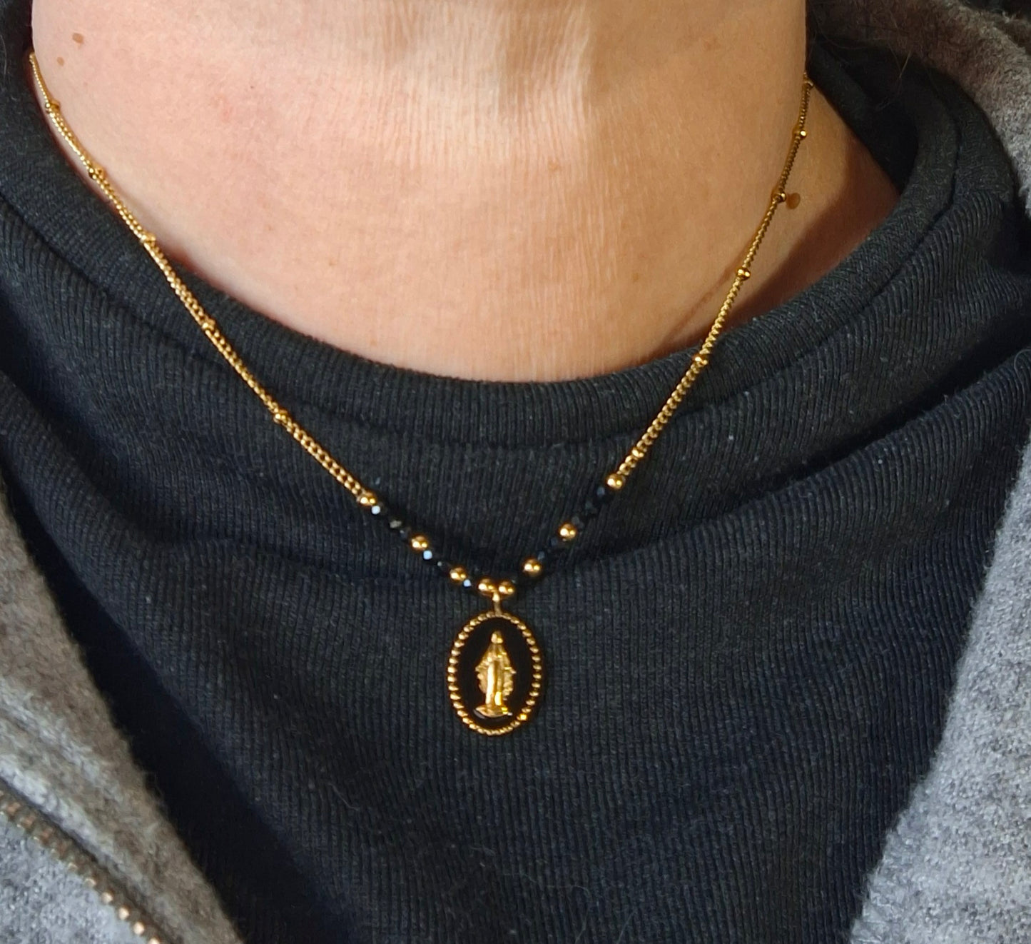 Collier chaîne dorée acier inoxydable stainless steel 316 ,perles, madone stainless steel 316 et email coloré plaqué or réglable ajustable