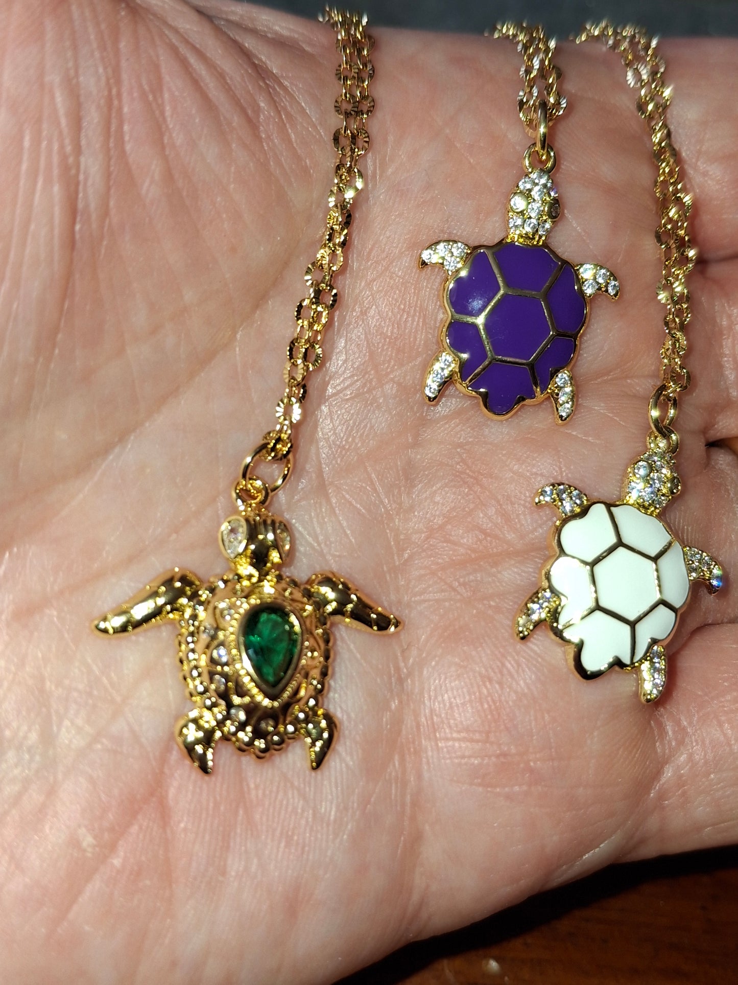 Collier chaîne dorée acier inoxydable Pendentif tortue cuivre plaqué or 18K serti zirconium