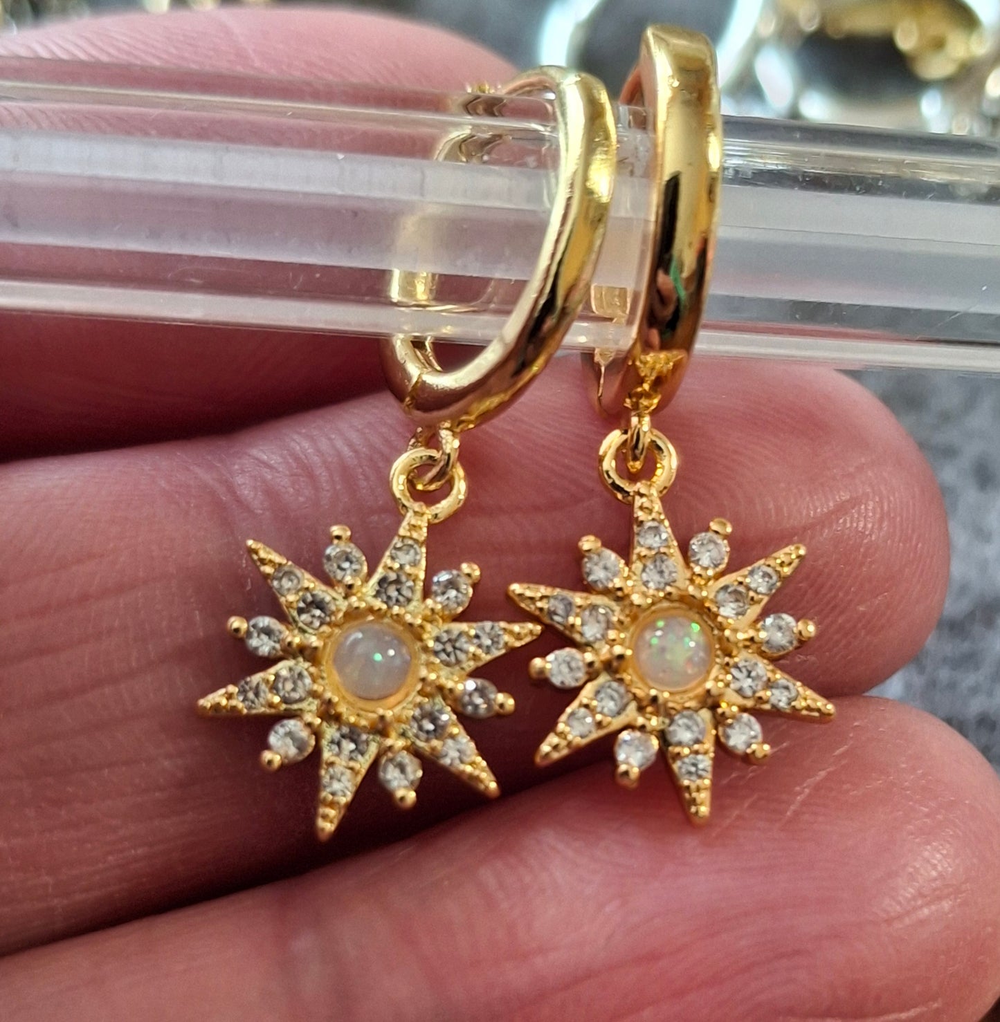 Stainless steel 316 single earrings and stud earrings of very good quality, set with opal and zirconium, sold as a pair