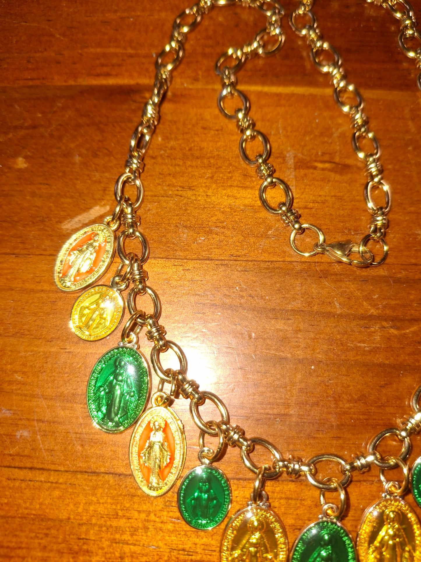 Collier chaîne maille gourmette stainless steel 316 et breloques madone handmade réglable