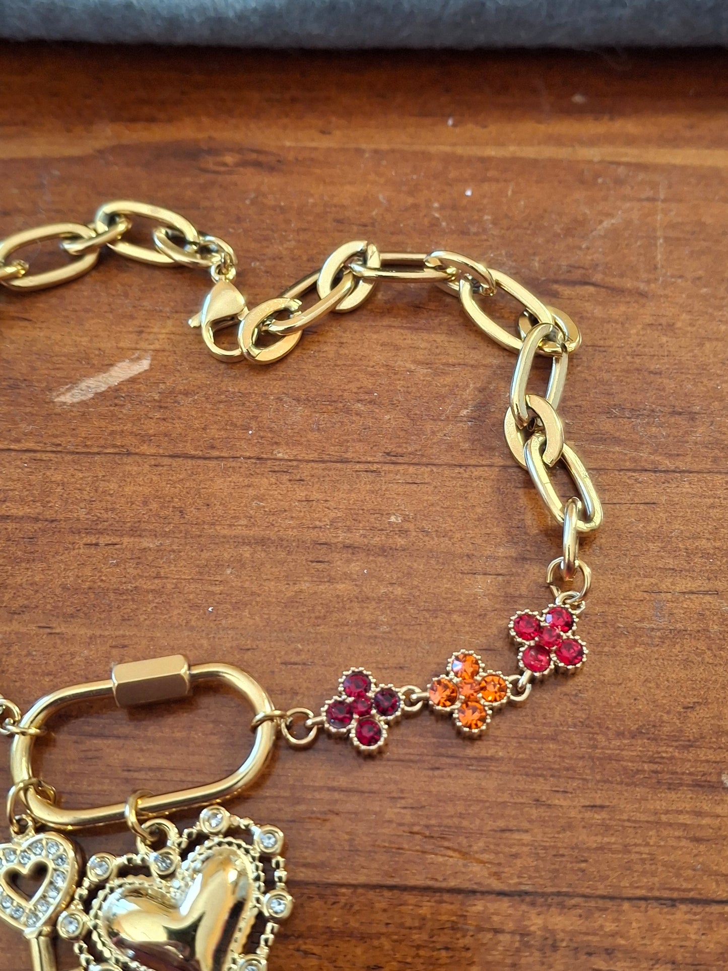 Armband mit sehr schönen hochwertigen Ketten aus Edelstahl 316 und handgefertigten Anhängern aus Edelstahl 316 nach Maß