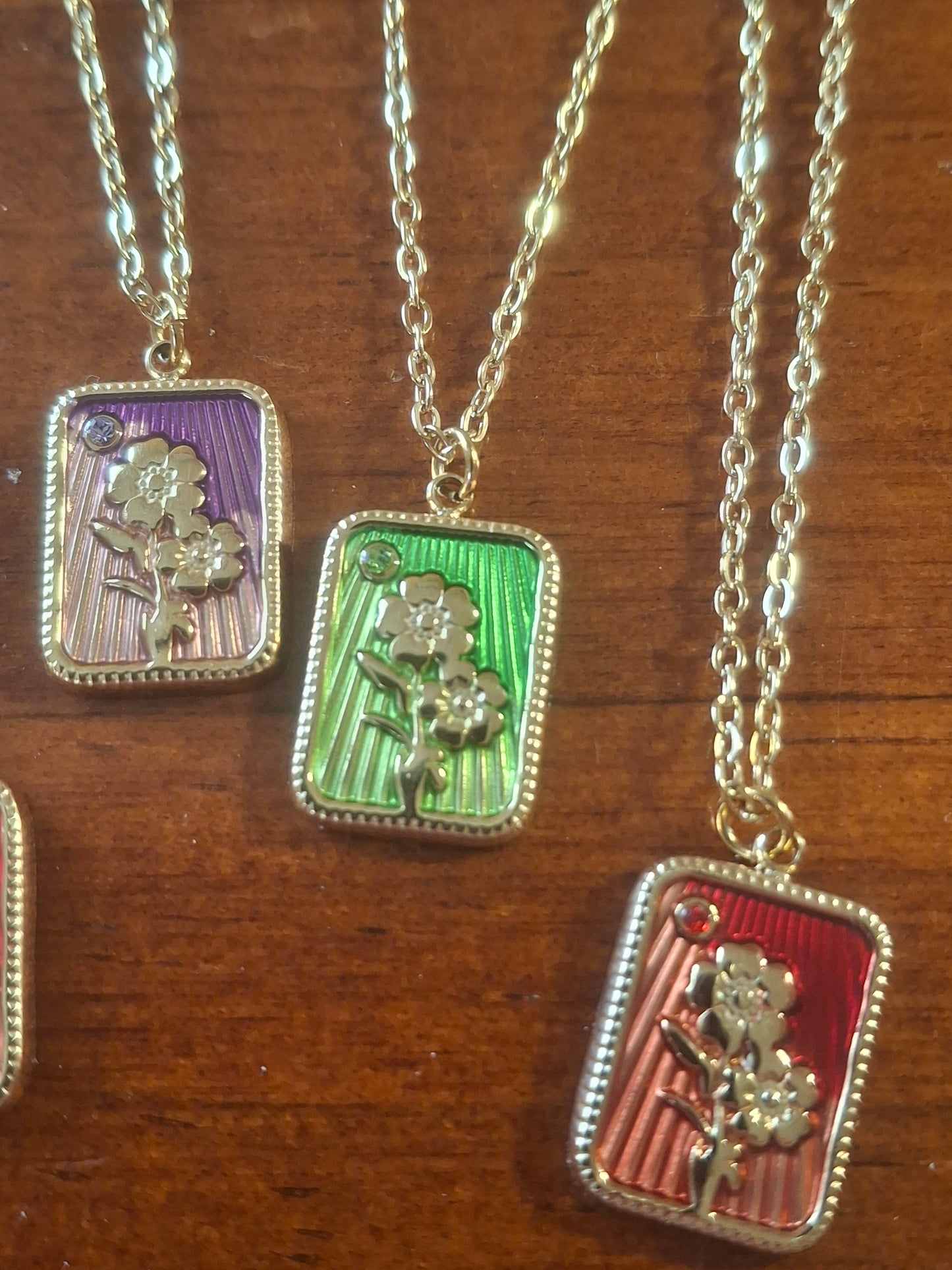 Collier chaîne dorée acier inoxydable stainless steel 316 pendentif stainless steel motif myosotis et email coloré