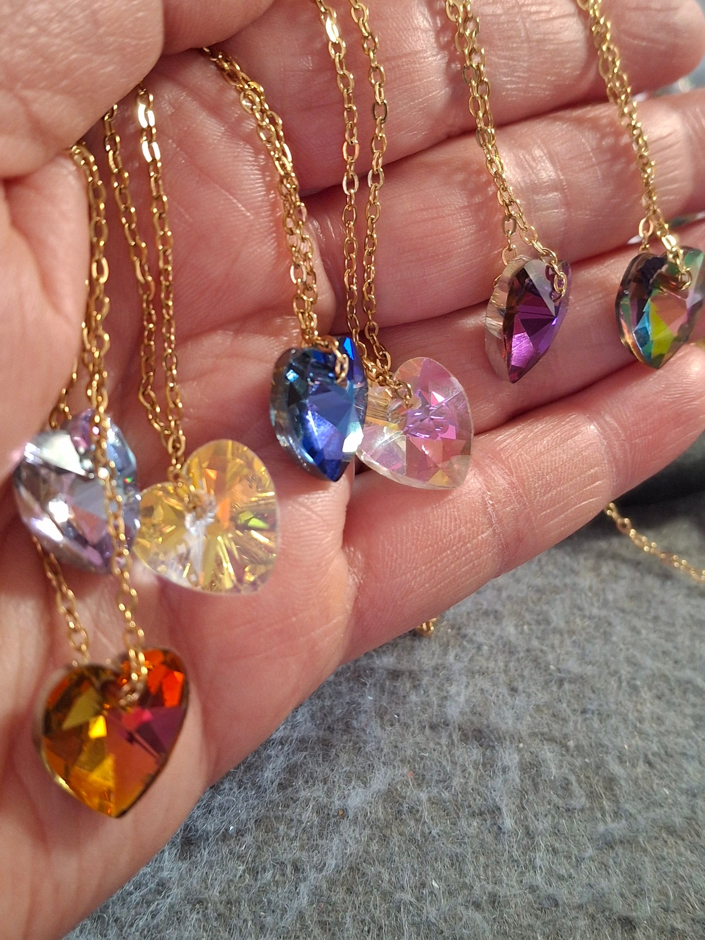 Collier chaine dorée stainless steel 316 ,coeur en cristal