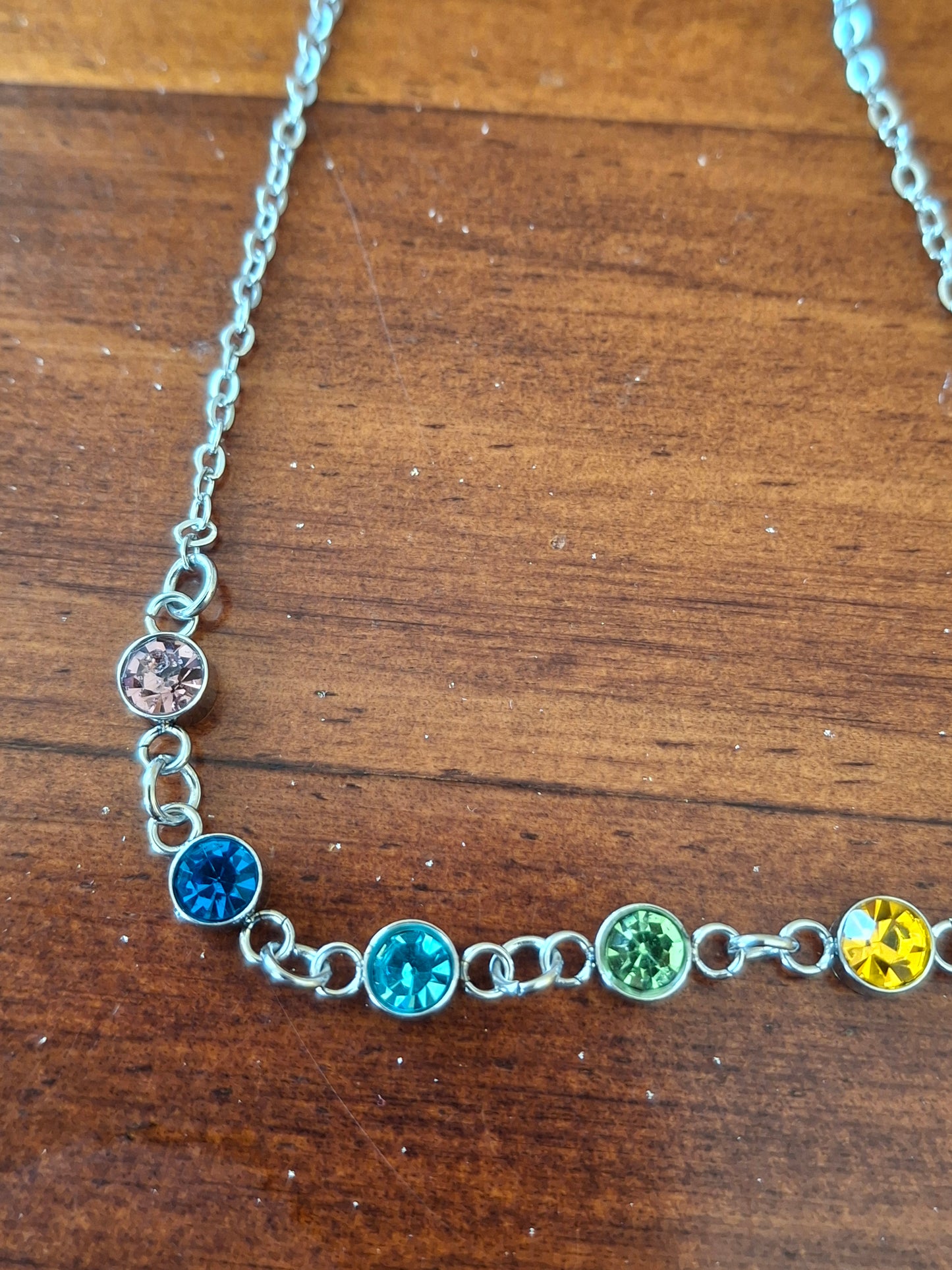 Halskette aus Edelstahl 316 und 7-Chakra-Kristallen