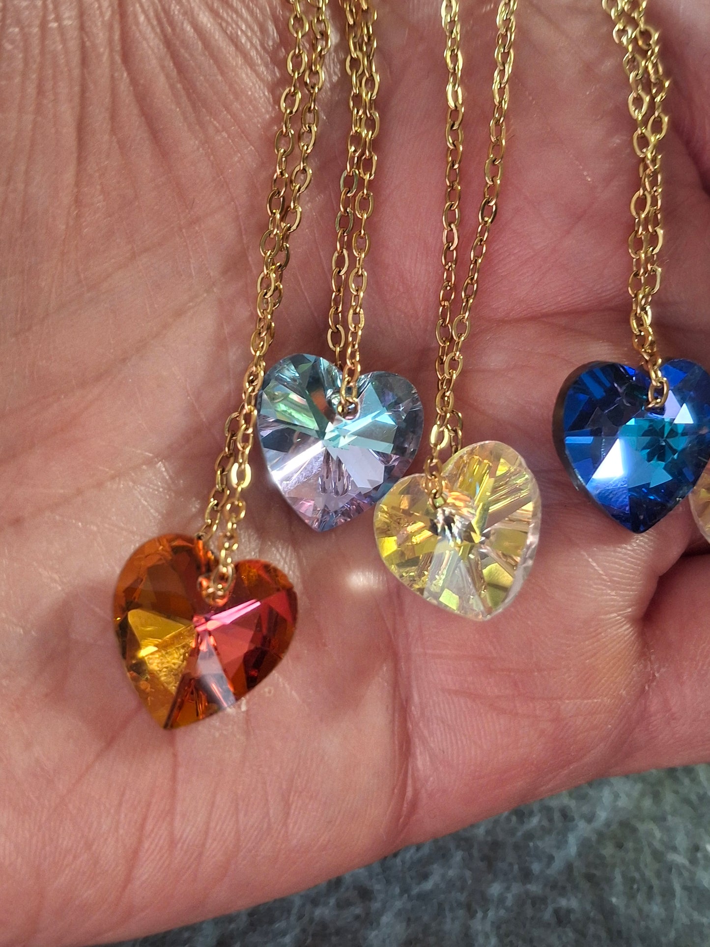 Collier chaine dorée stainless steel 316 ,coeur en cristal