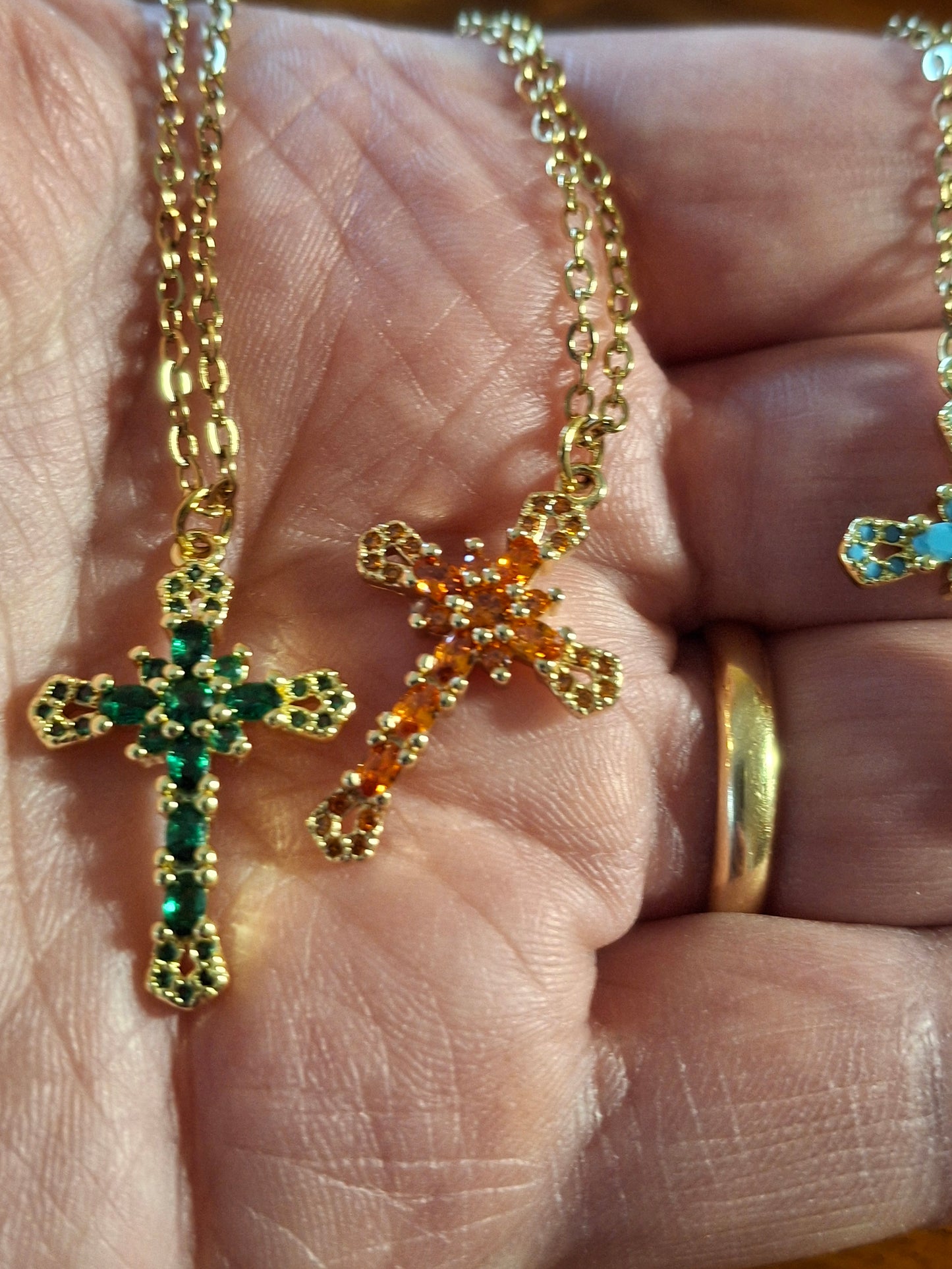 Collier chaîne dorée acier inoxydable stainless steel 316 ,croix plaqué or 18K sertie cristal et zirconium AAA austrian