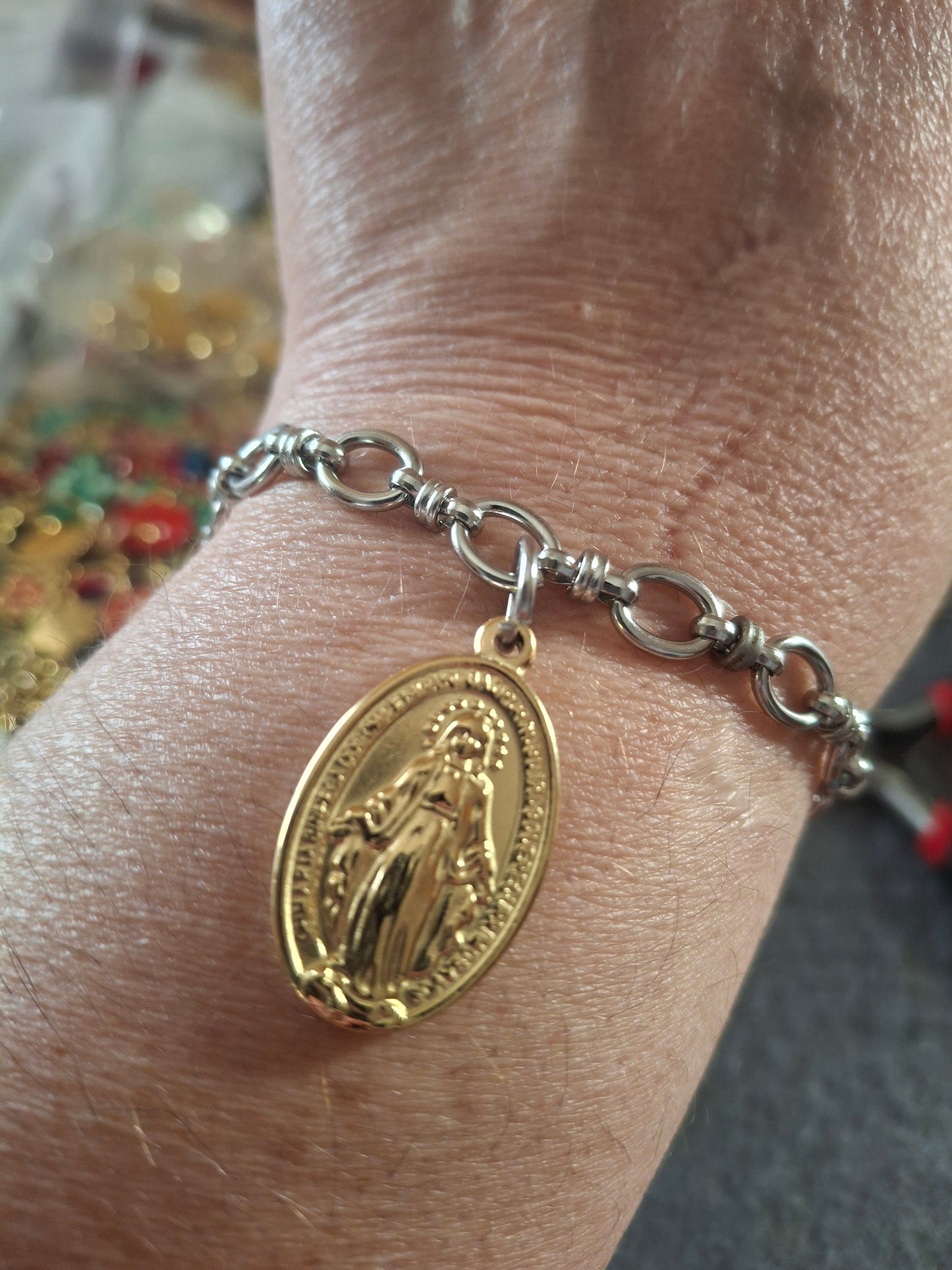 Bracelet très belle chaîne maille gourmette acier inoxydable stainless steel 316 ,pendentif madone stainless steel 316