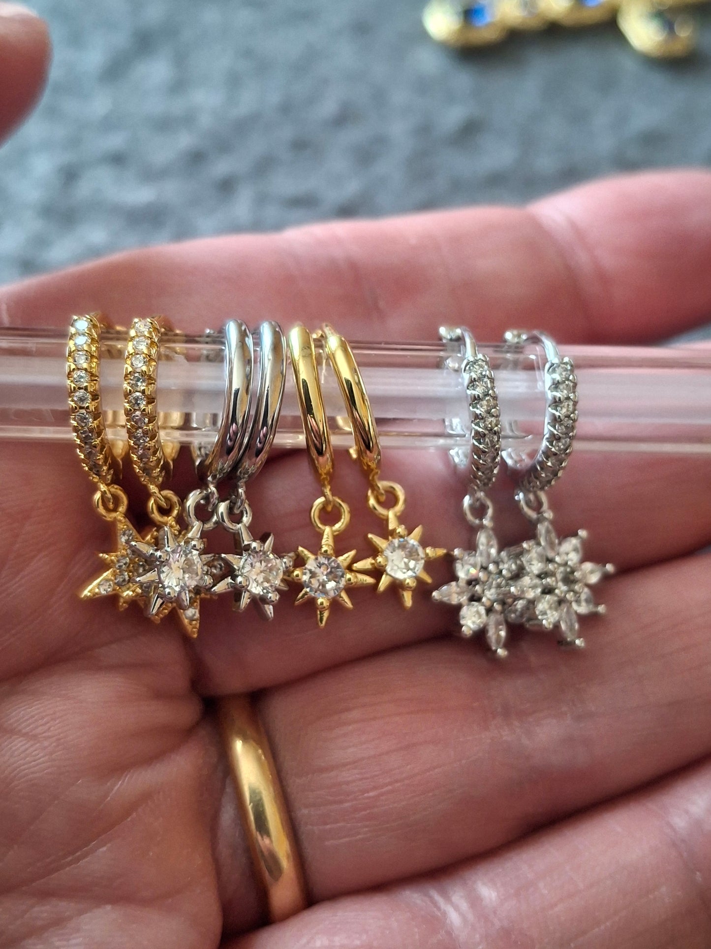 Stainless steel 316 single earrings with zirconium stones