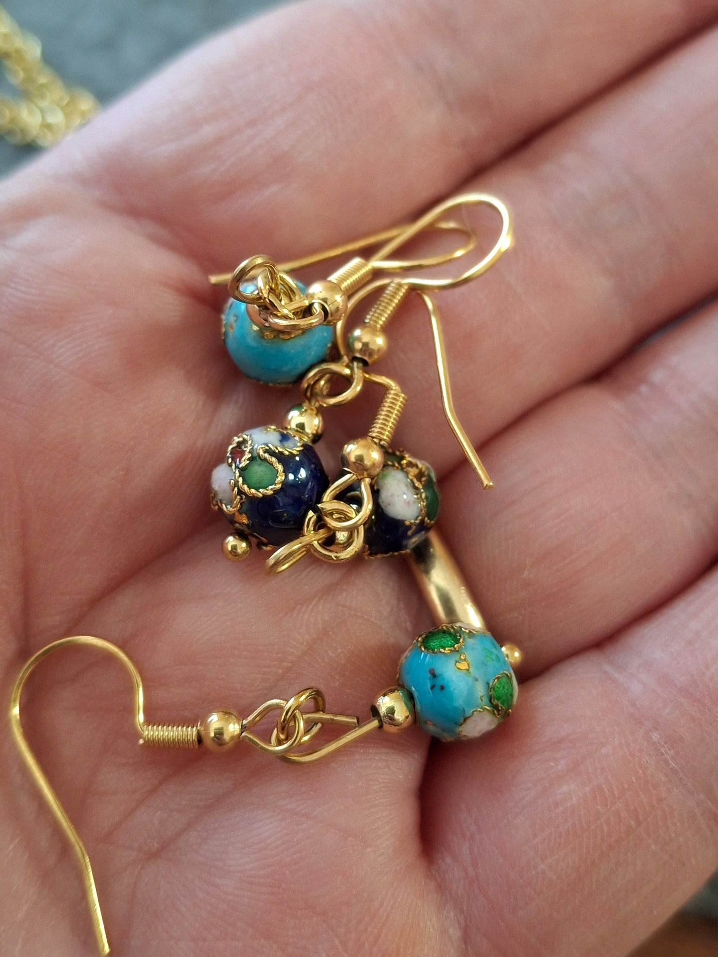 Boucles d oreilles attaches indiennes stainless steel 316 et perle en email cloisonné