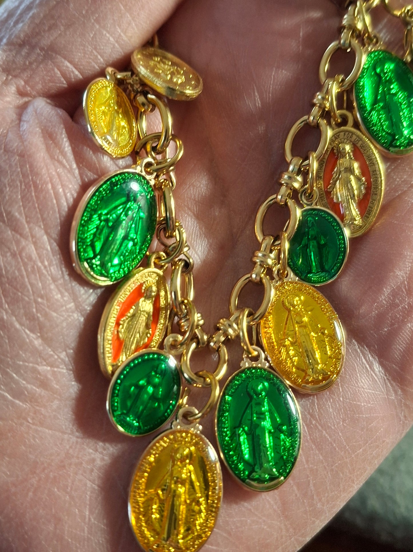 Collier chaîne maille gourmette stainless steel 316 et breloques madone handmade réglable