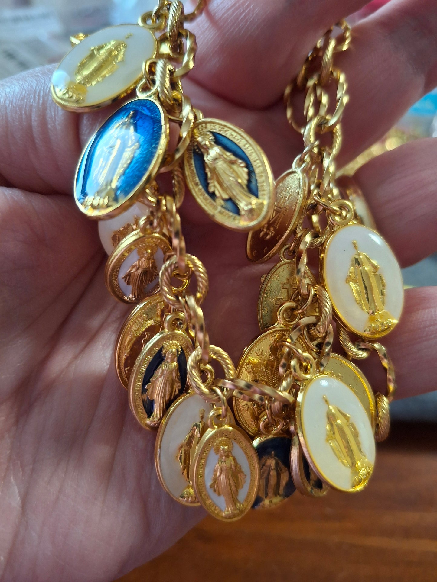 Bracelet chaîne acier inoxydable stainless steel breloques madone handmade réglable sur mesure