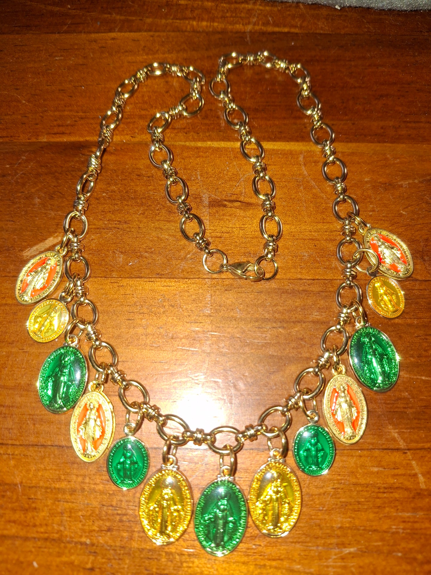 Collier chaîne maille gourmette stainless steel 316 et breloques madone handmade réglable