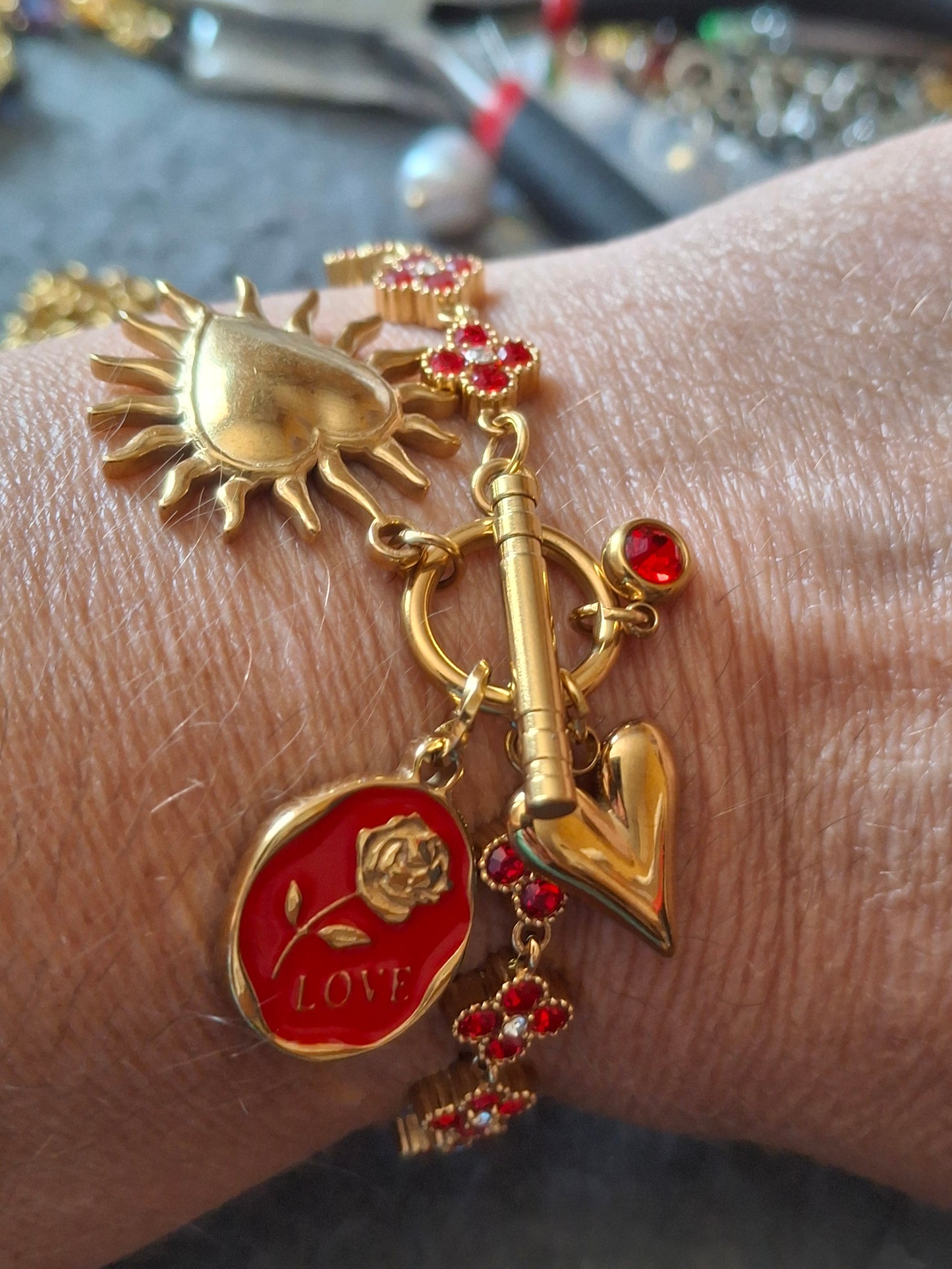Bracelet maille gourmette stainless steel 316 trèfle cristal rouge, breloques stainless steel 316 poli,fermoir toggle handmade