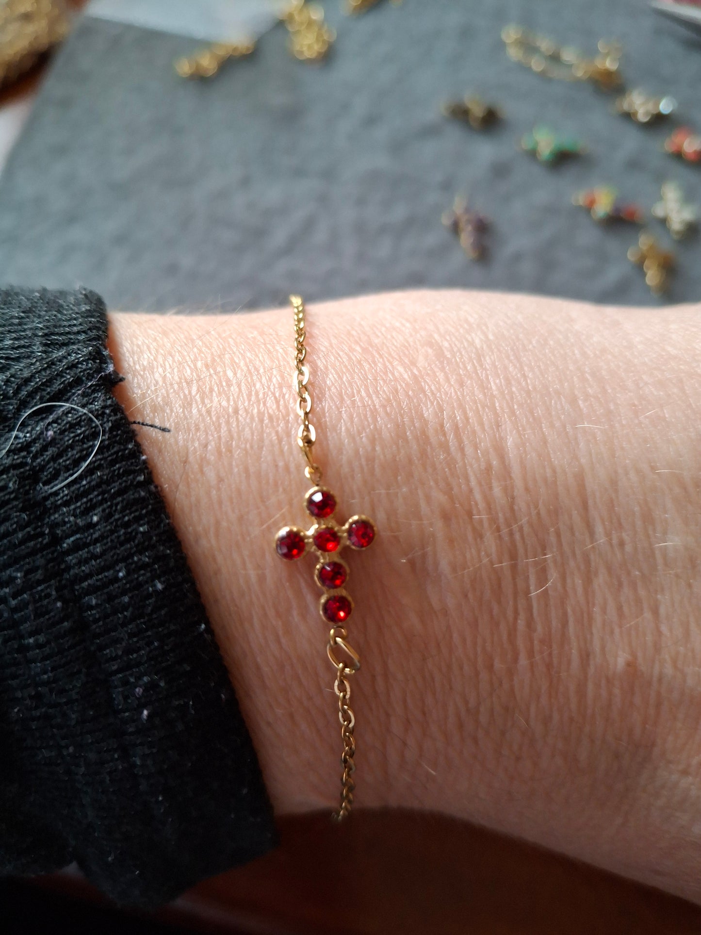 Bracelet chaîne acier inoxydable stainless steel 316 et croix stainless steel 316 plaqué or sur mesure