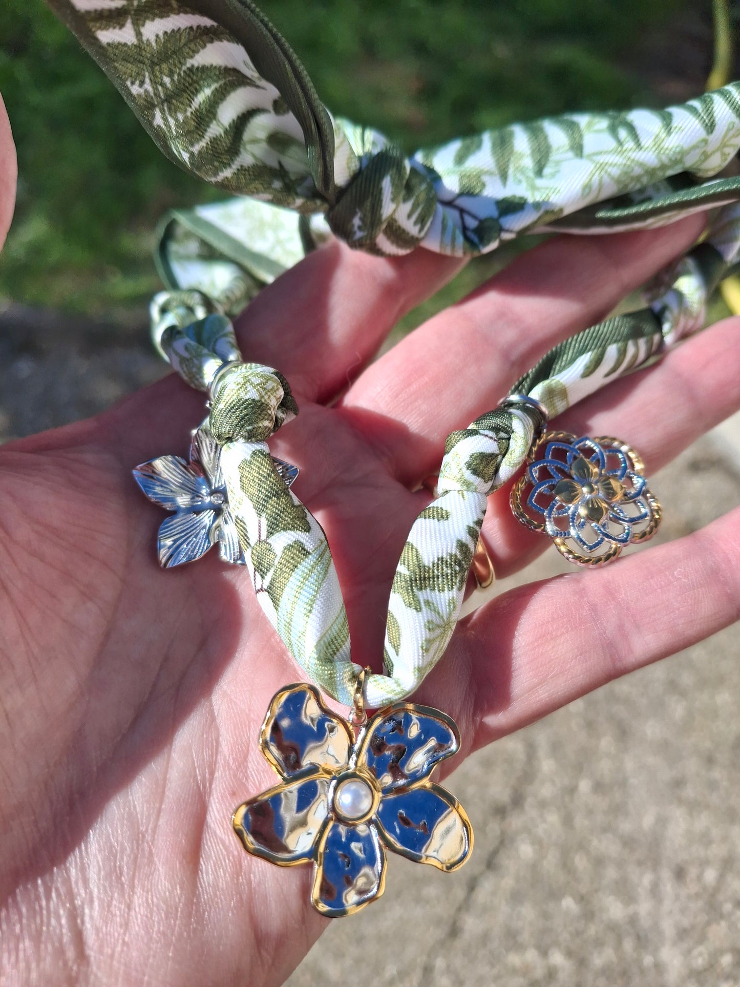 Collier foulard et pendentif fleurs acier inoxydable stainless steel 316 polis de qualité supérieure handmade