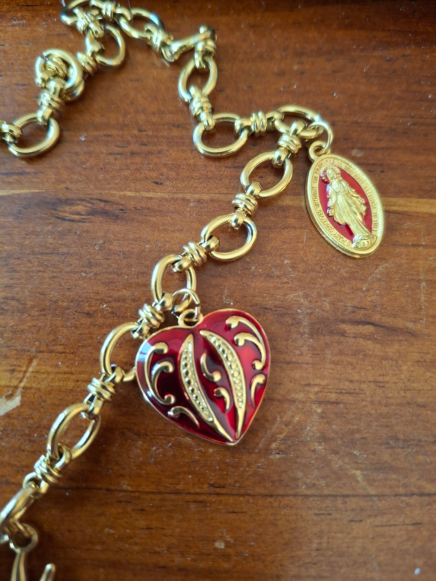 Sautoir chaîne maille gourmette acier inoxydable stainless steel breloques et croix plaqué or 18K handmade réglable