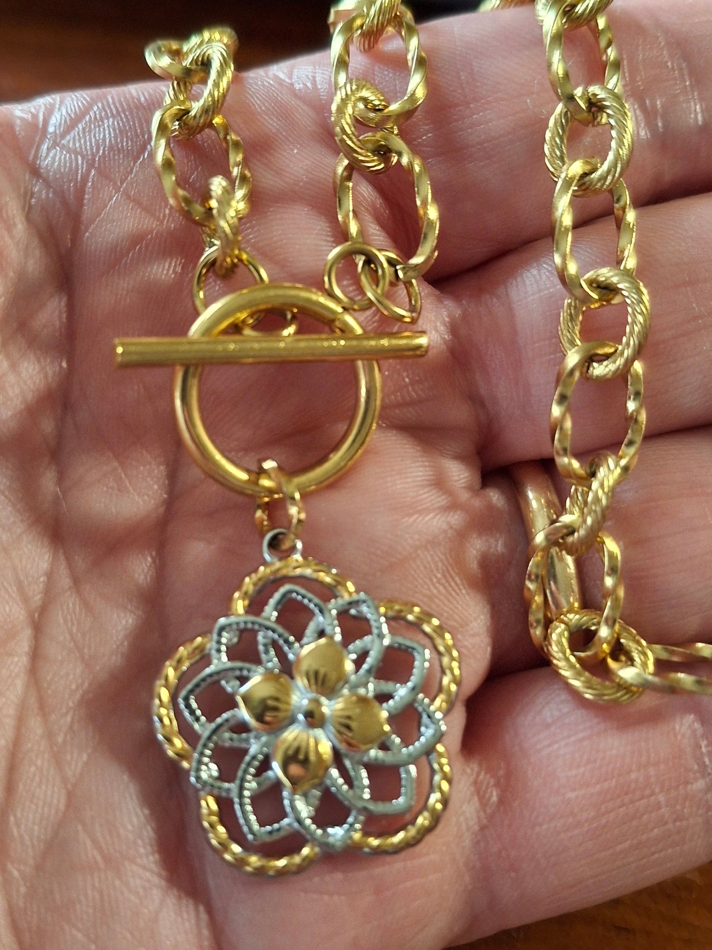 Collier choker chaîne acier inoxydable stainless steel grand fermoir toggle, fleur acier inoxydable stainless steel 316